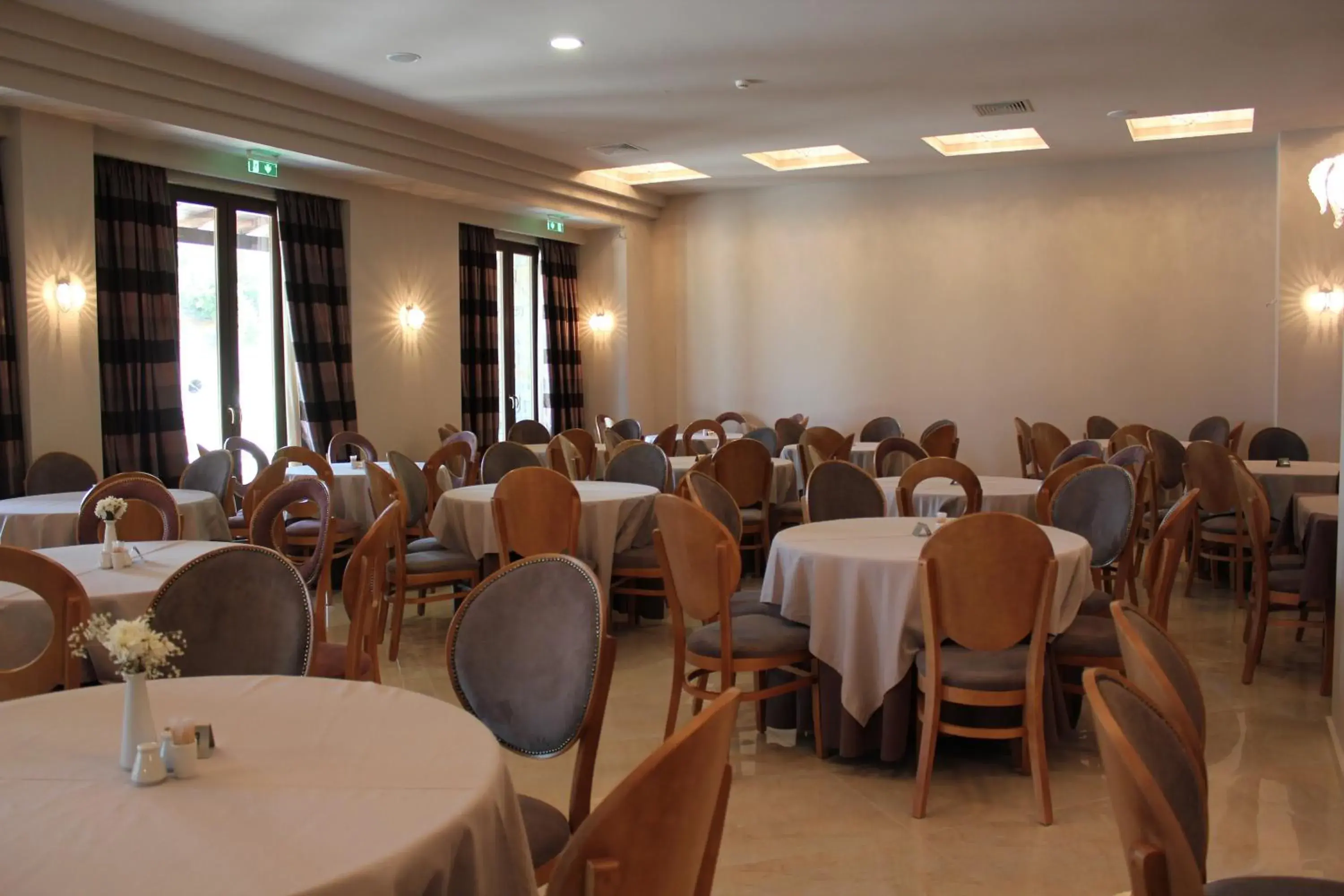 Restaurant/places to eat in Grand Meteora Hotel Restaurant/places to eat in Grand Meteora Hotel