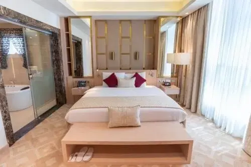 Bedroom, Bed in Century Hotel Doha