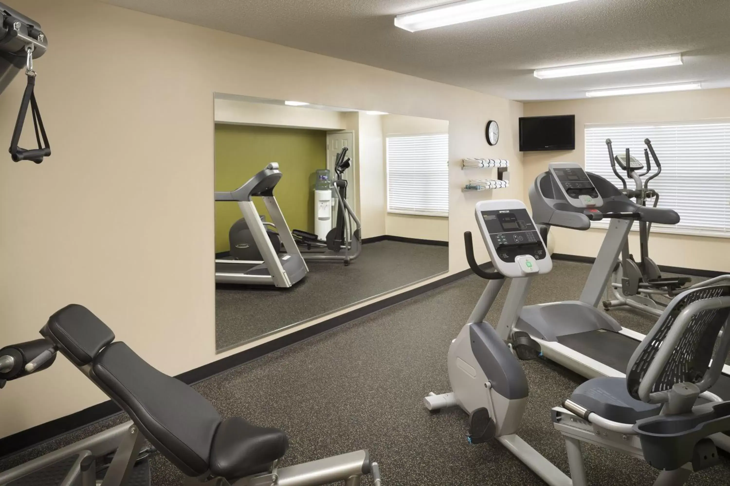 Fitness centre/facilities, Fitness Center/Facilities in Country Inn & Suites by Radisson, Grinnell, IA