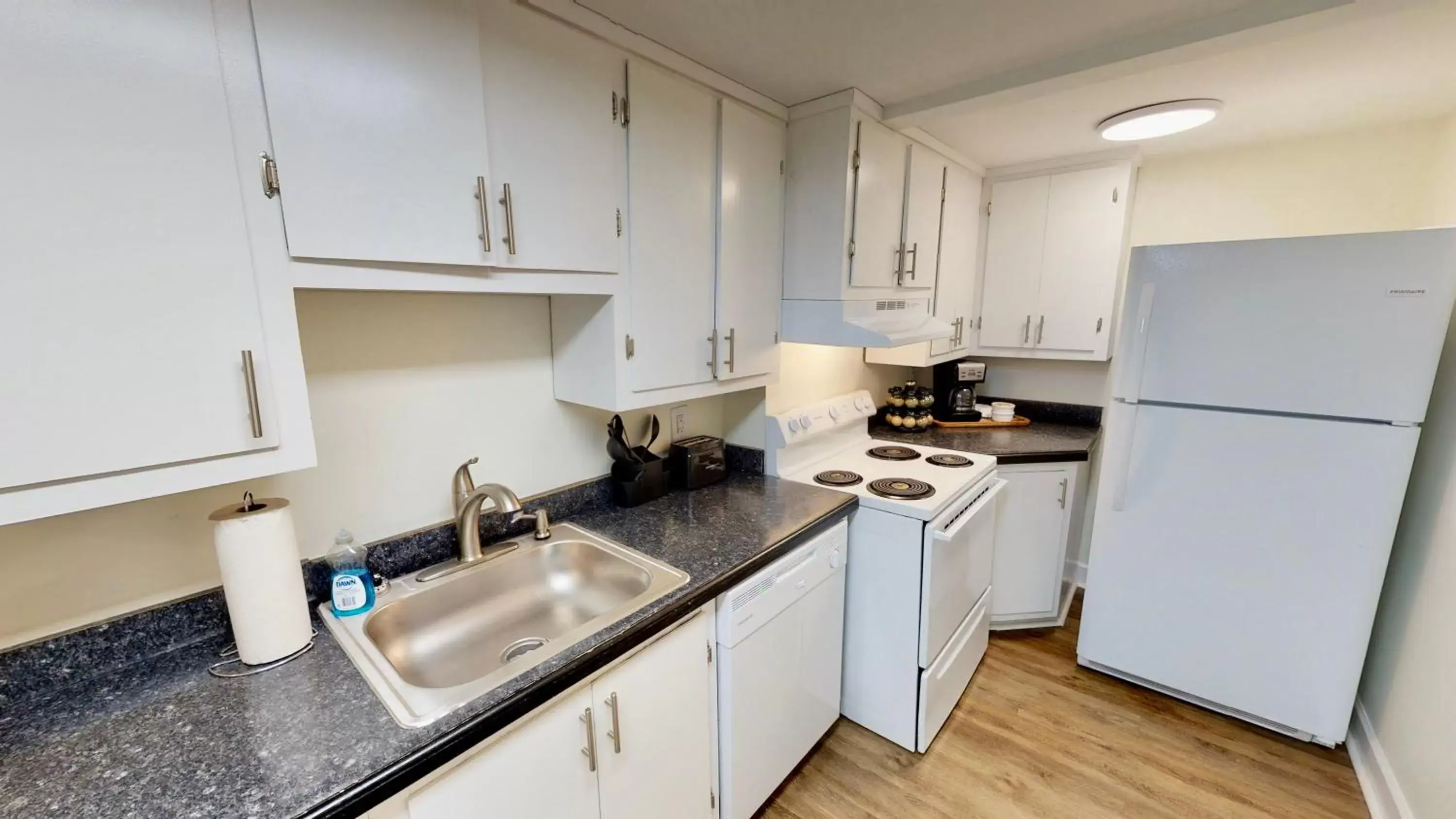 Kitchen/Kitchenette in The Lofts at 107