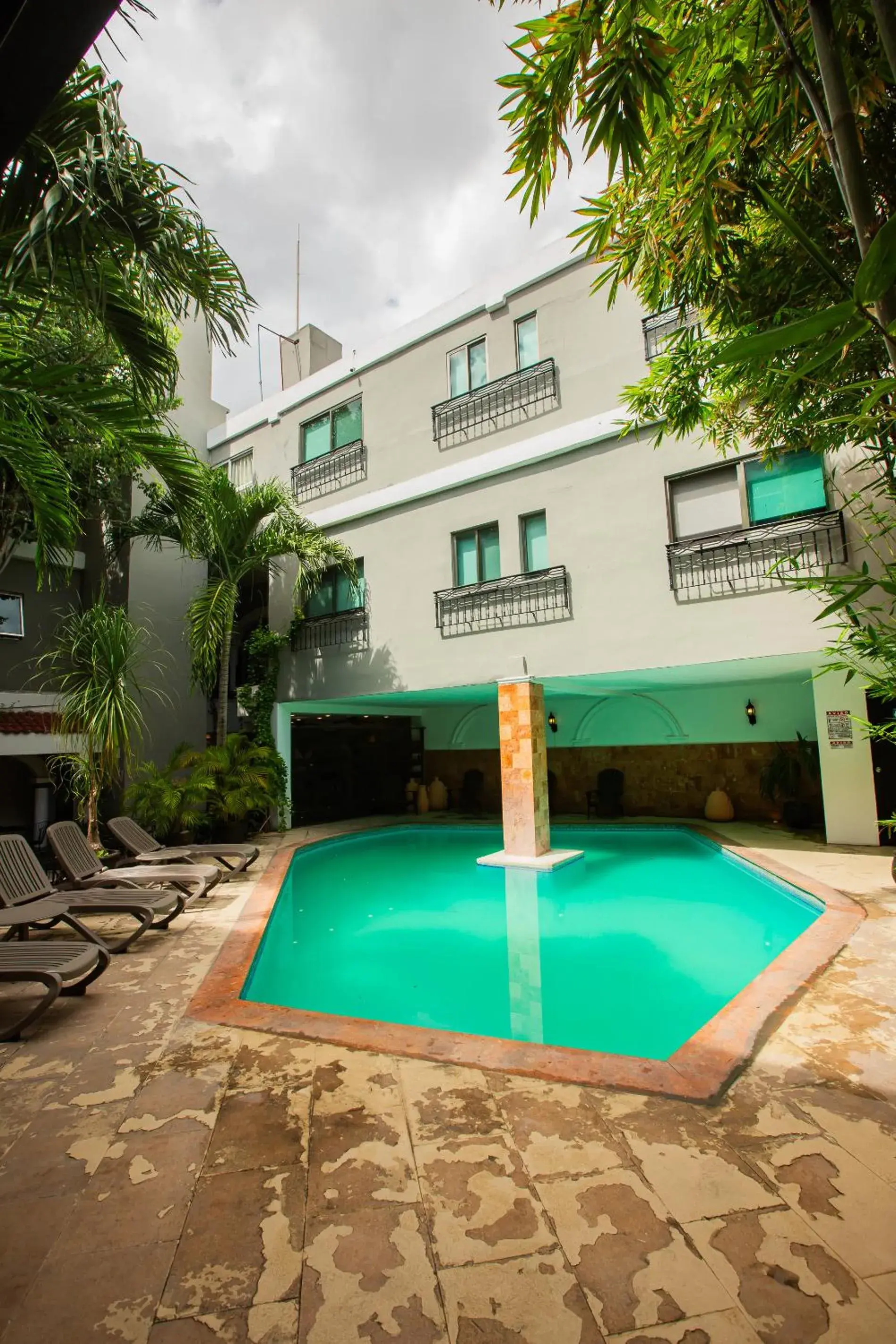 Swimming Pool in Hotel Nacional Merida