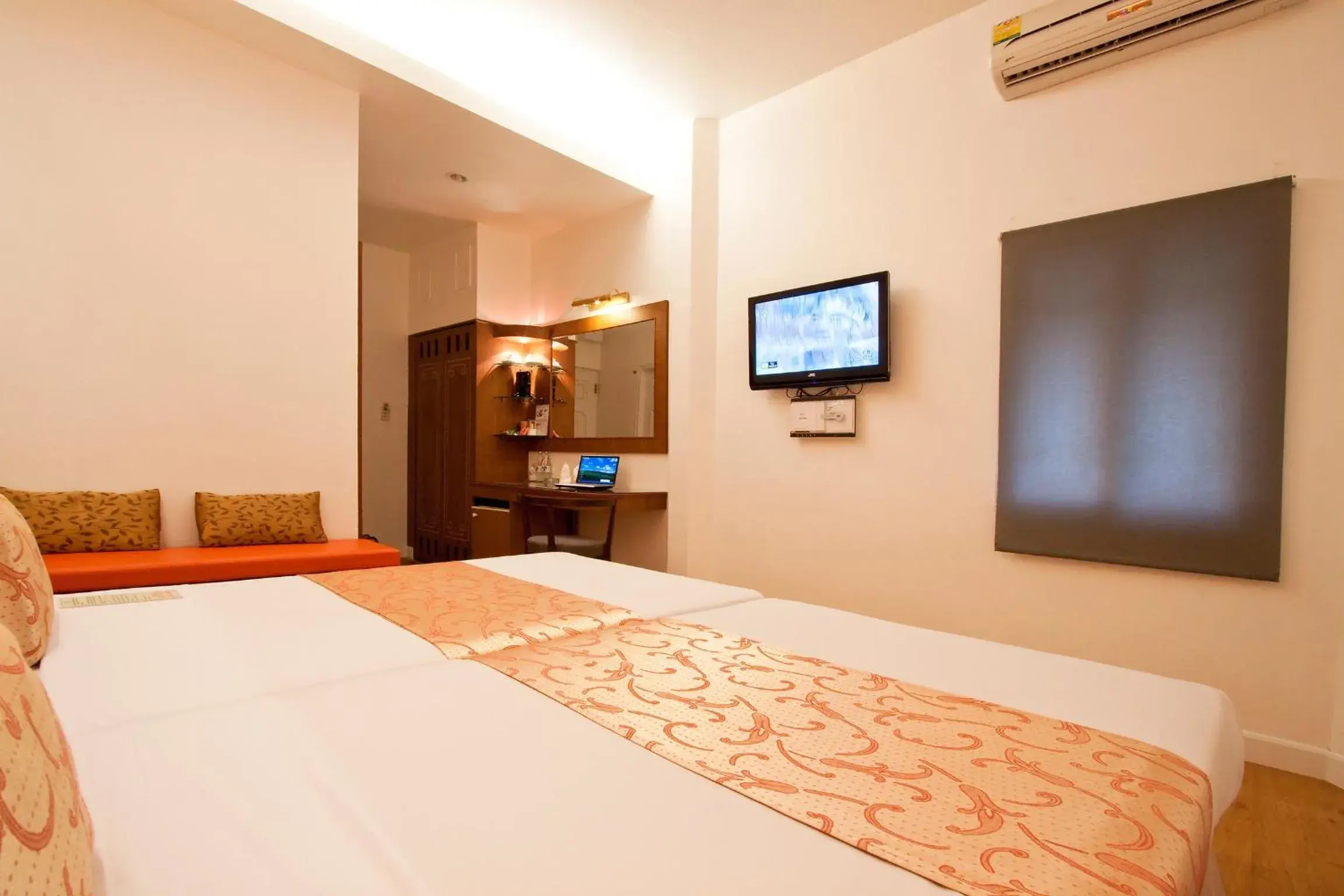Bed, TV/Entertainment Center in China Town Hotel - SHA Plus Certified