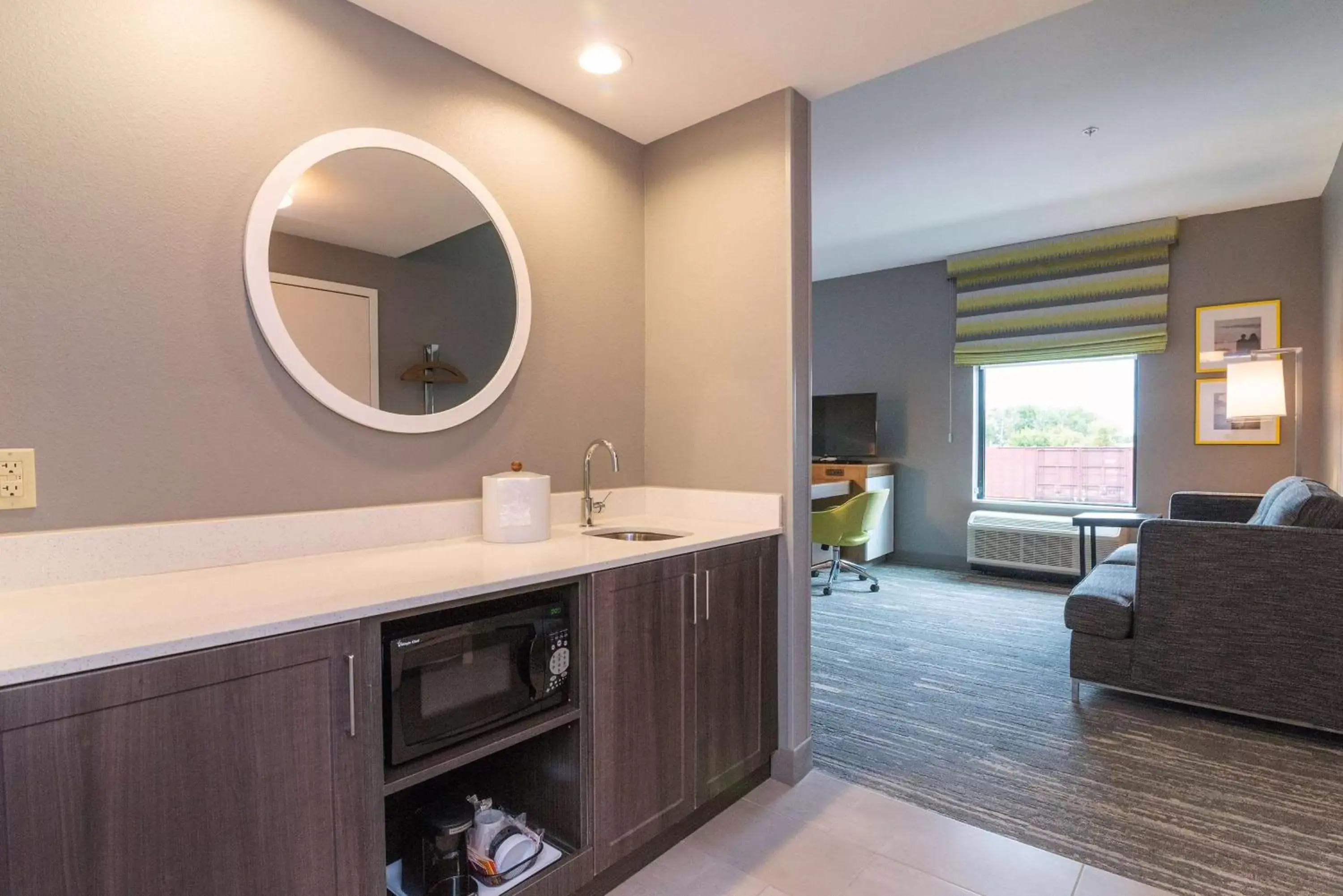 Bedroom, Bathroom in Hampton Inn & Suites - Allen Park