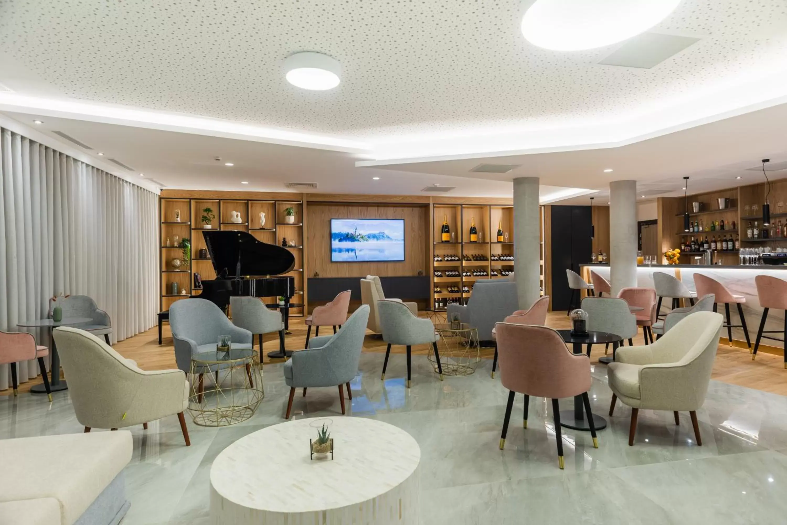 Lounge or bar in Brit Hotel Paris Orly Rungis