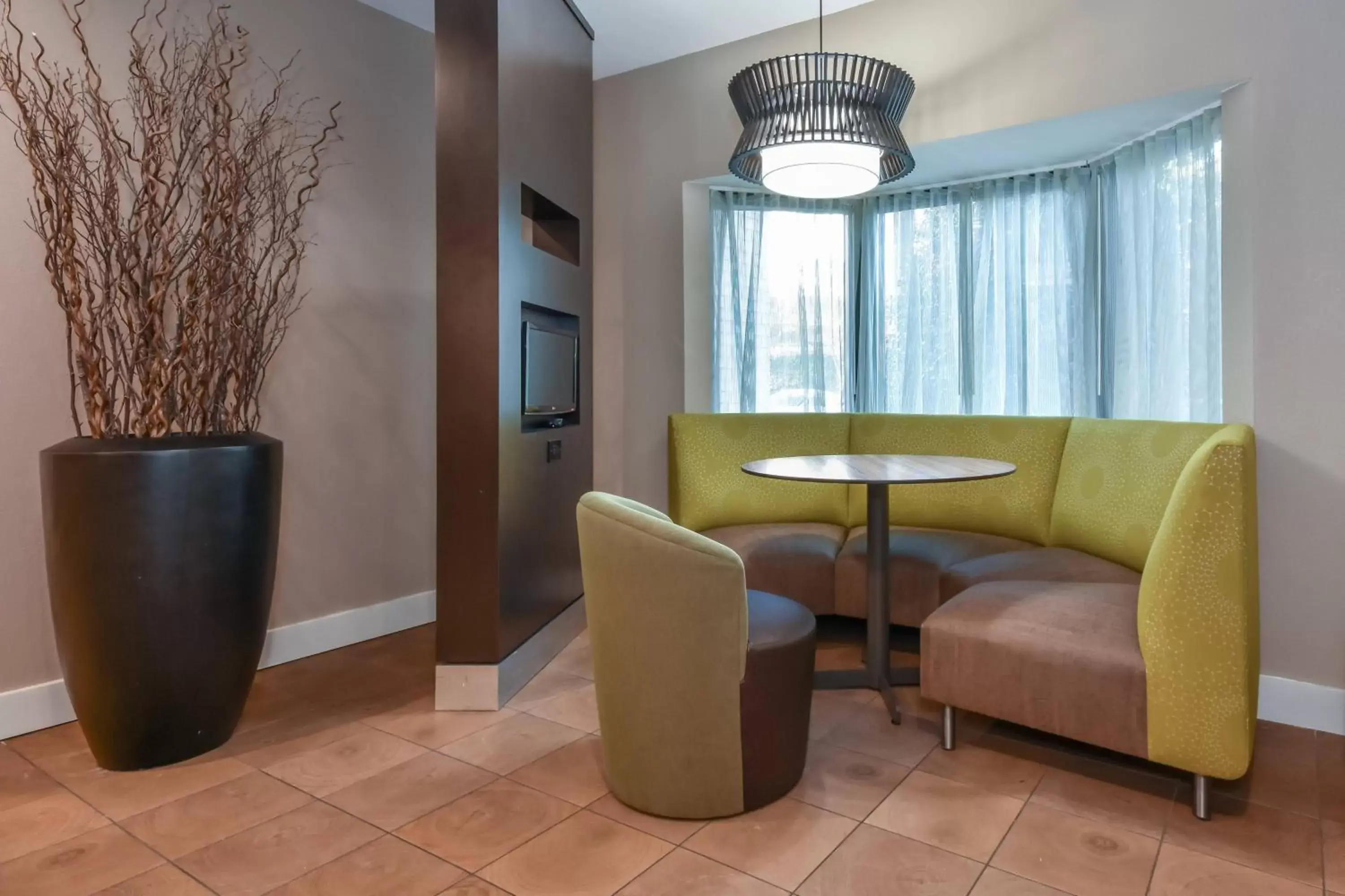 Lounge or bar, Seating Area in Courtyard by Marriott Charlotte Lake Norman