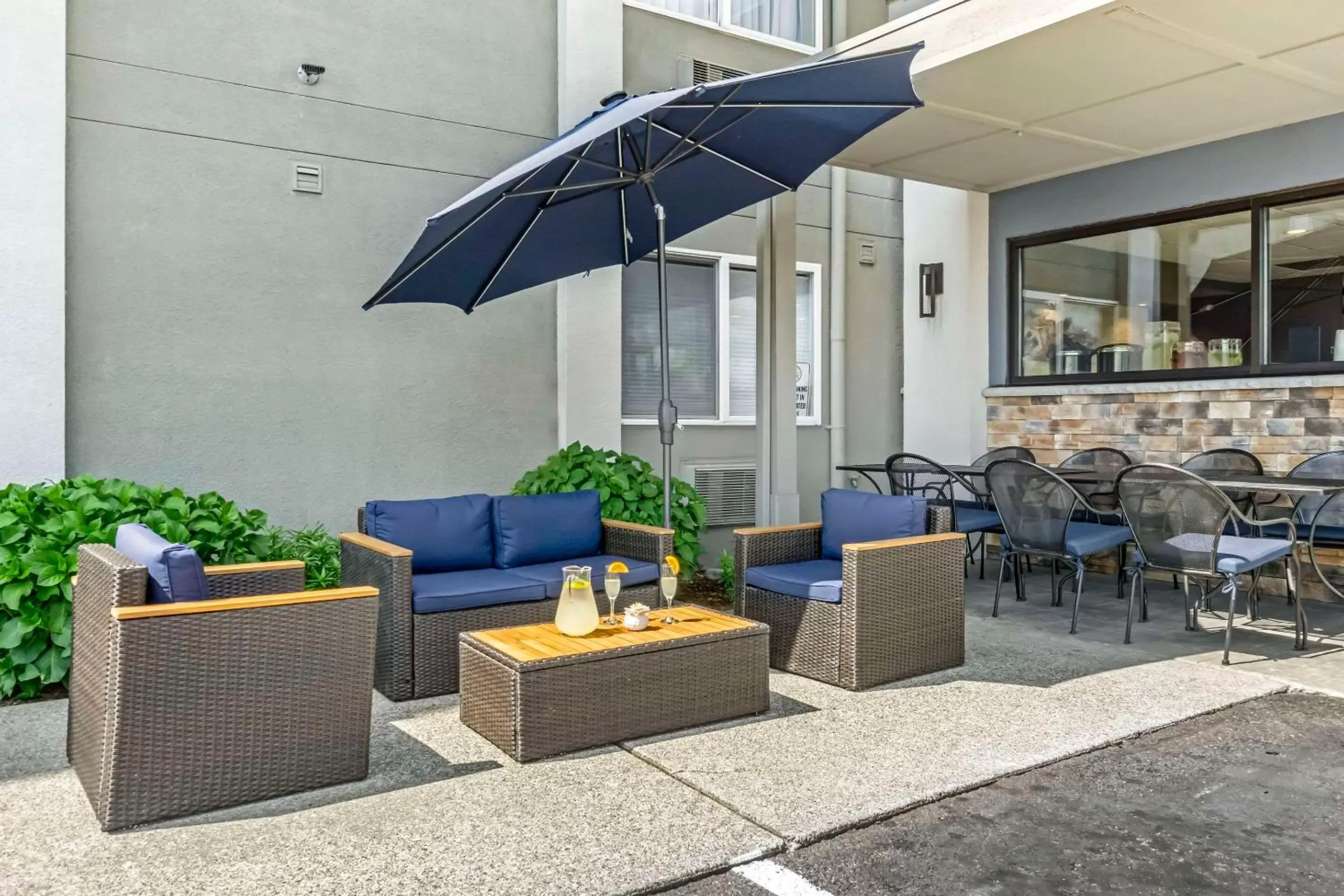 Property building in Comfort Inn & Suites Pacific - Auburn Property building in Comfort Inn & Suites Pacific - Auburn