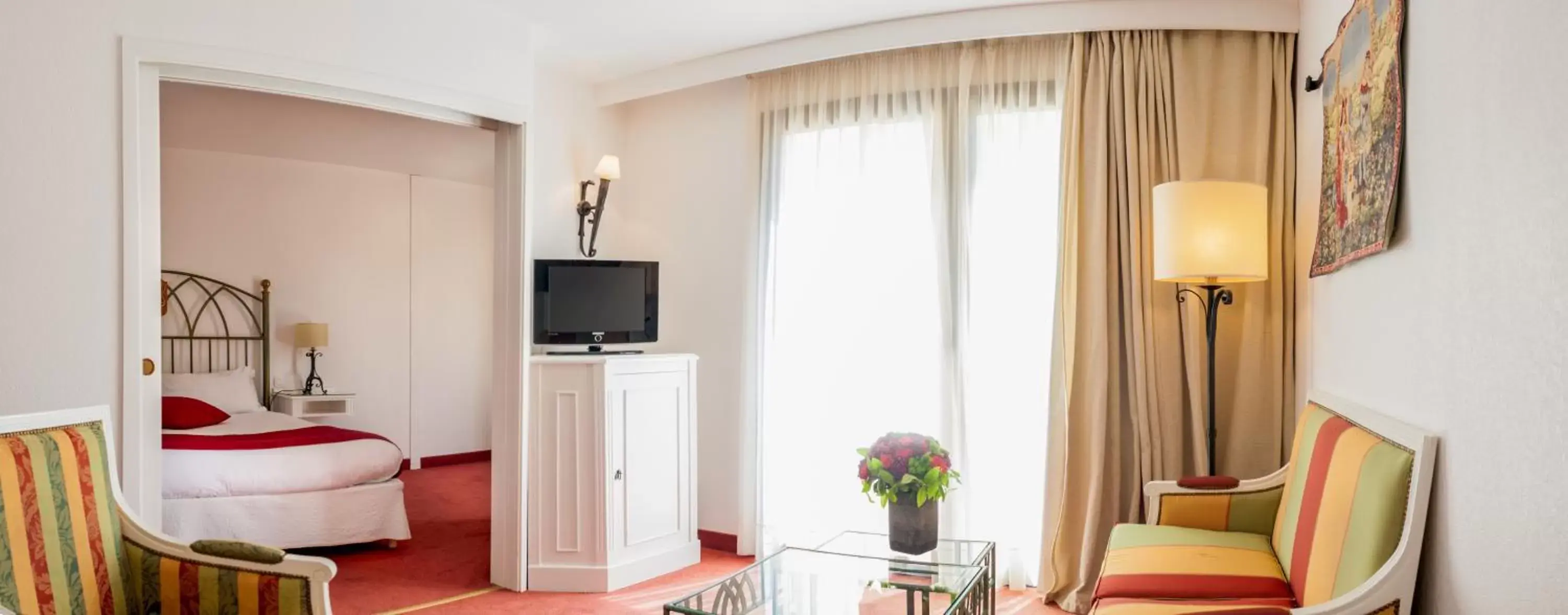 Living room, Seating Area in Avignon Grand Hotel