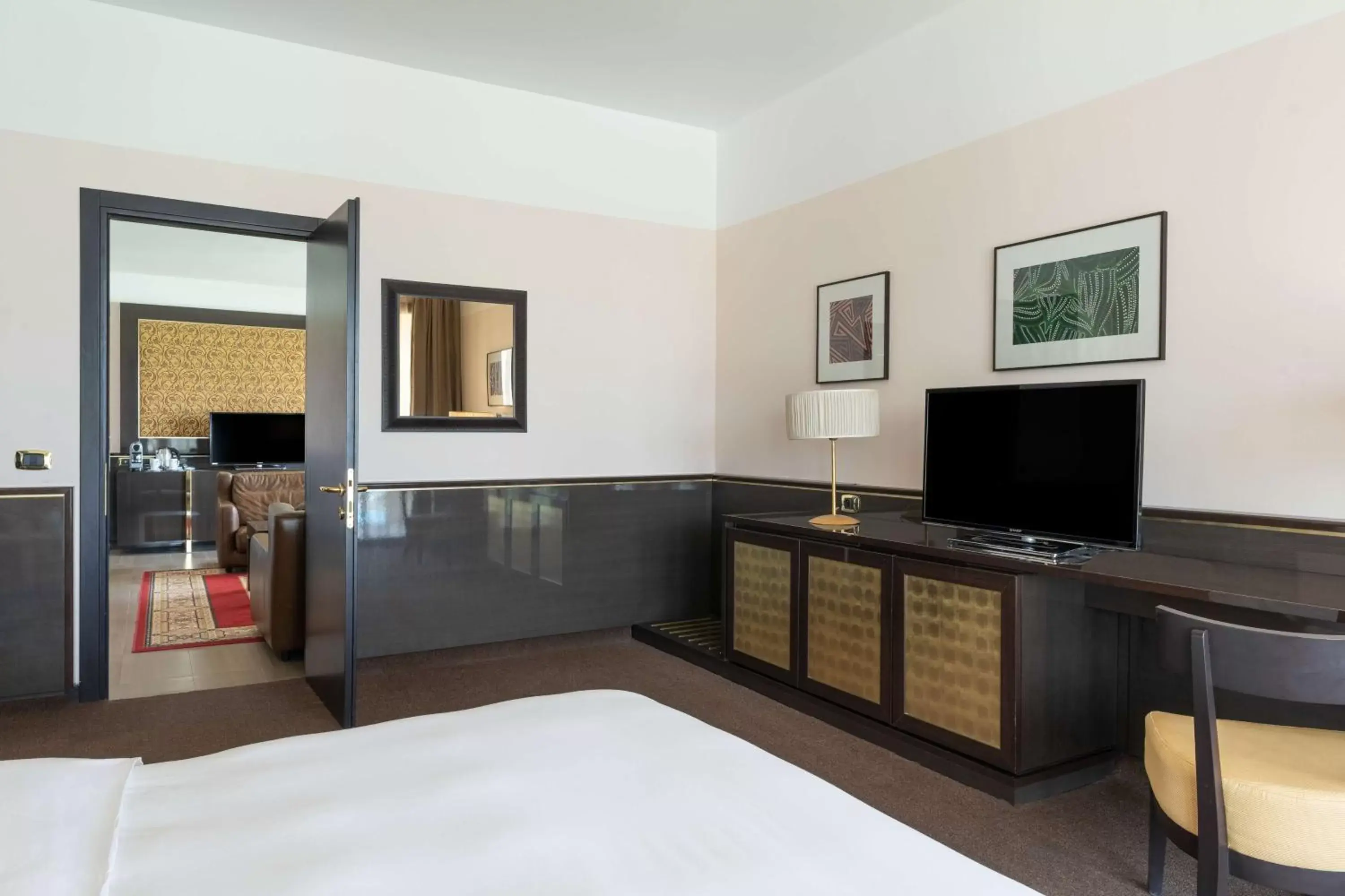 Bedroom, TV/Entertainment Center in Radisson Blu Hotel N'Djamena