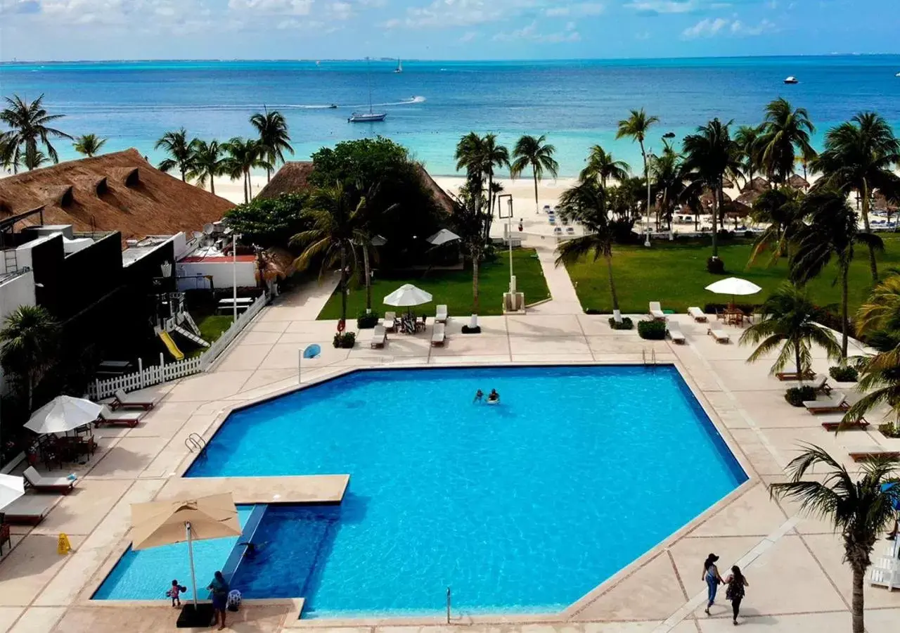 Swimming pool, Pool View in Beachscape Kin Ha Villas & Suites