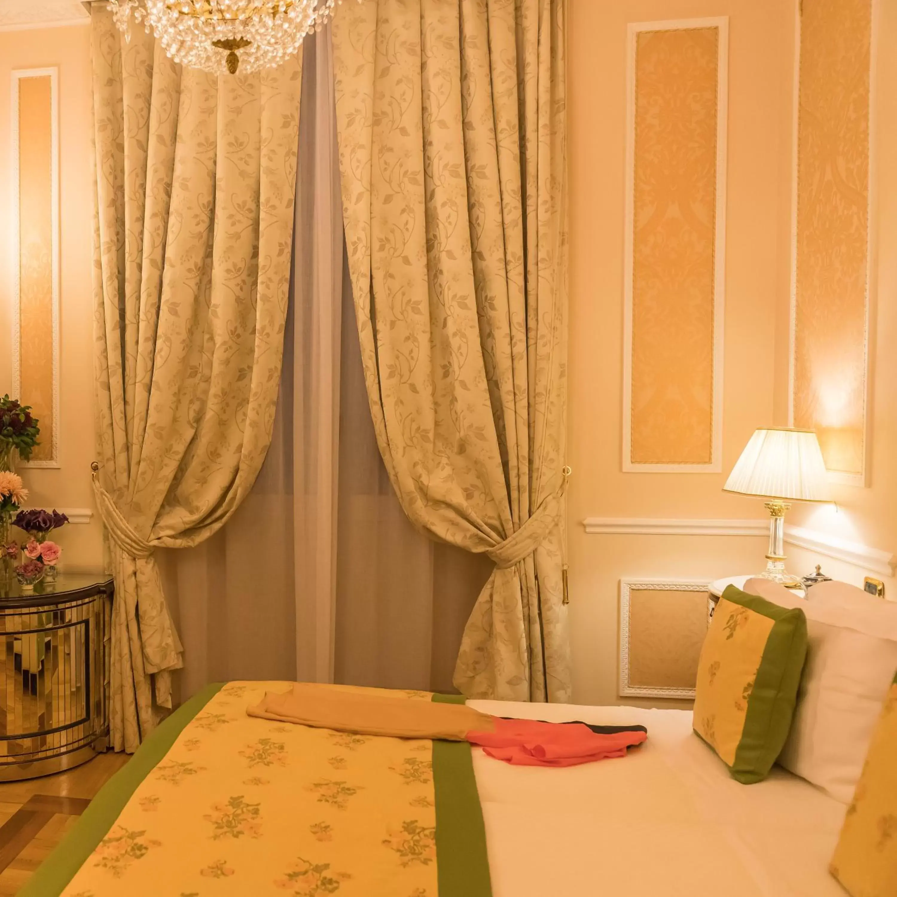 Bedroom, Bed in Hotel Bernini Palace