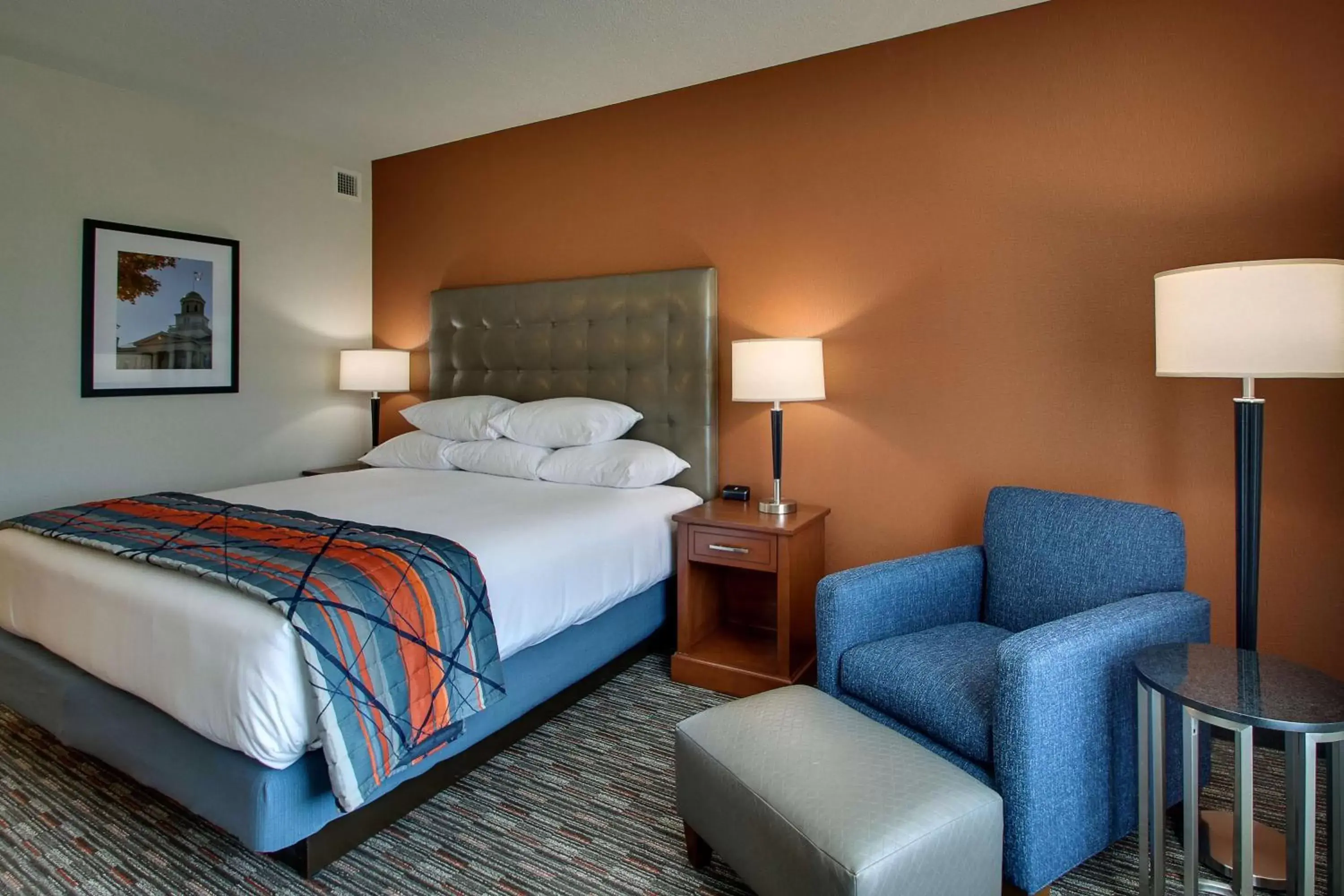 Photo of the whole room, Bed in Drury Inn & Suites Iowa City Coralville