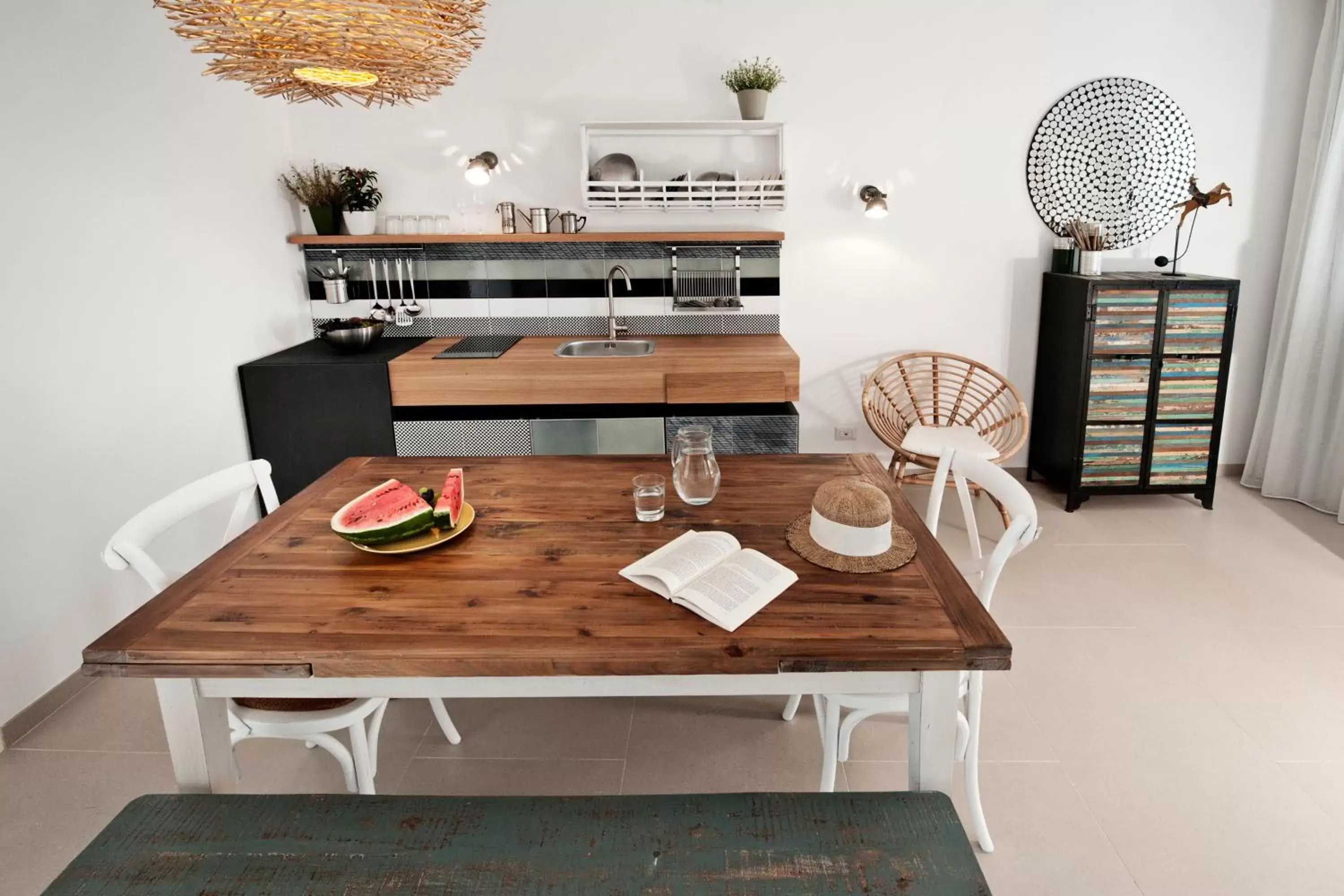 Kitchen or kitchenette, Dining Area in La Scibina