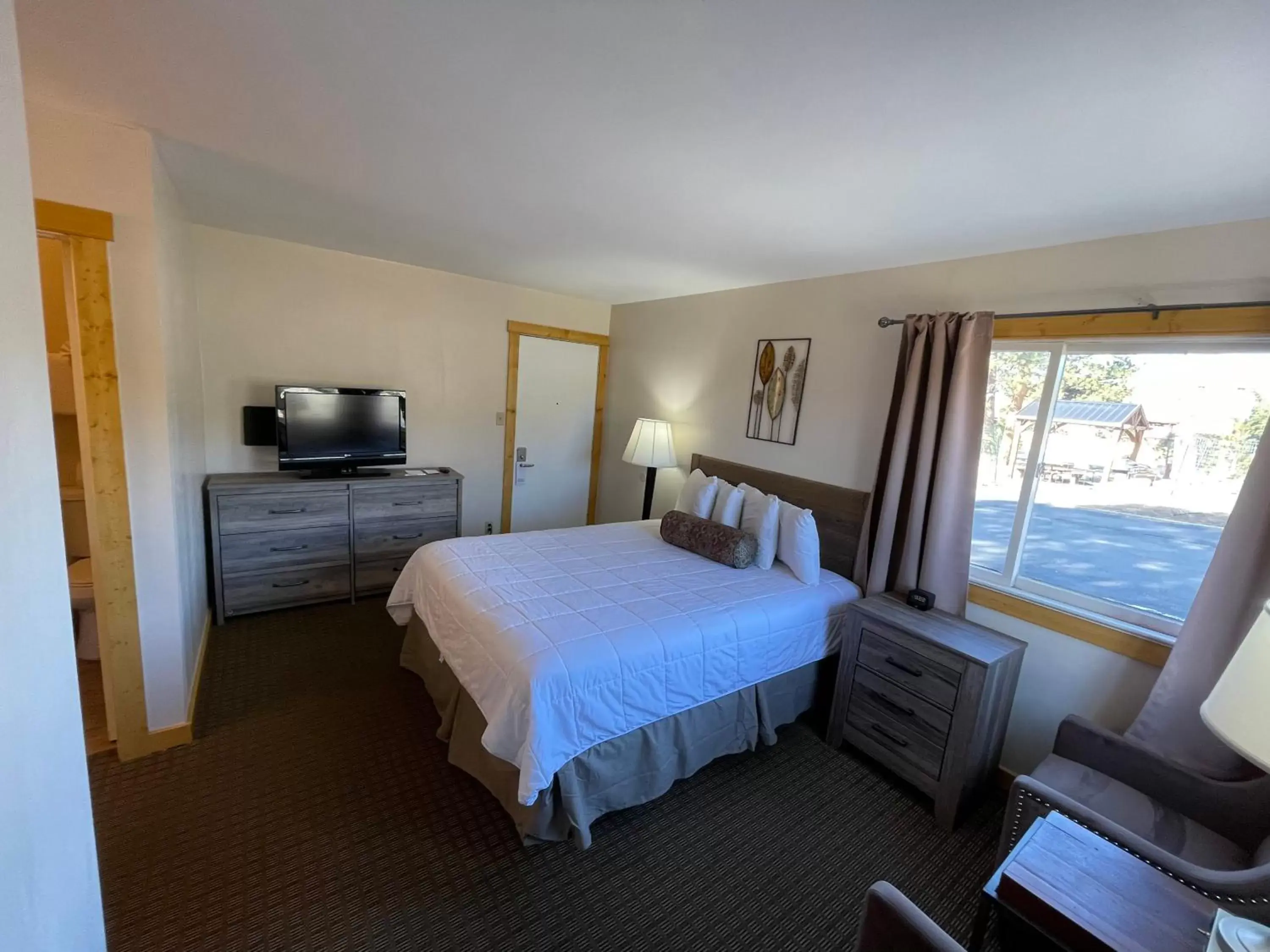 Bedroom, Bed in Estes Mountain Inn