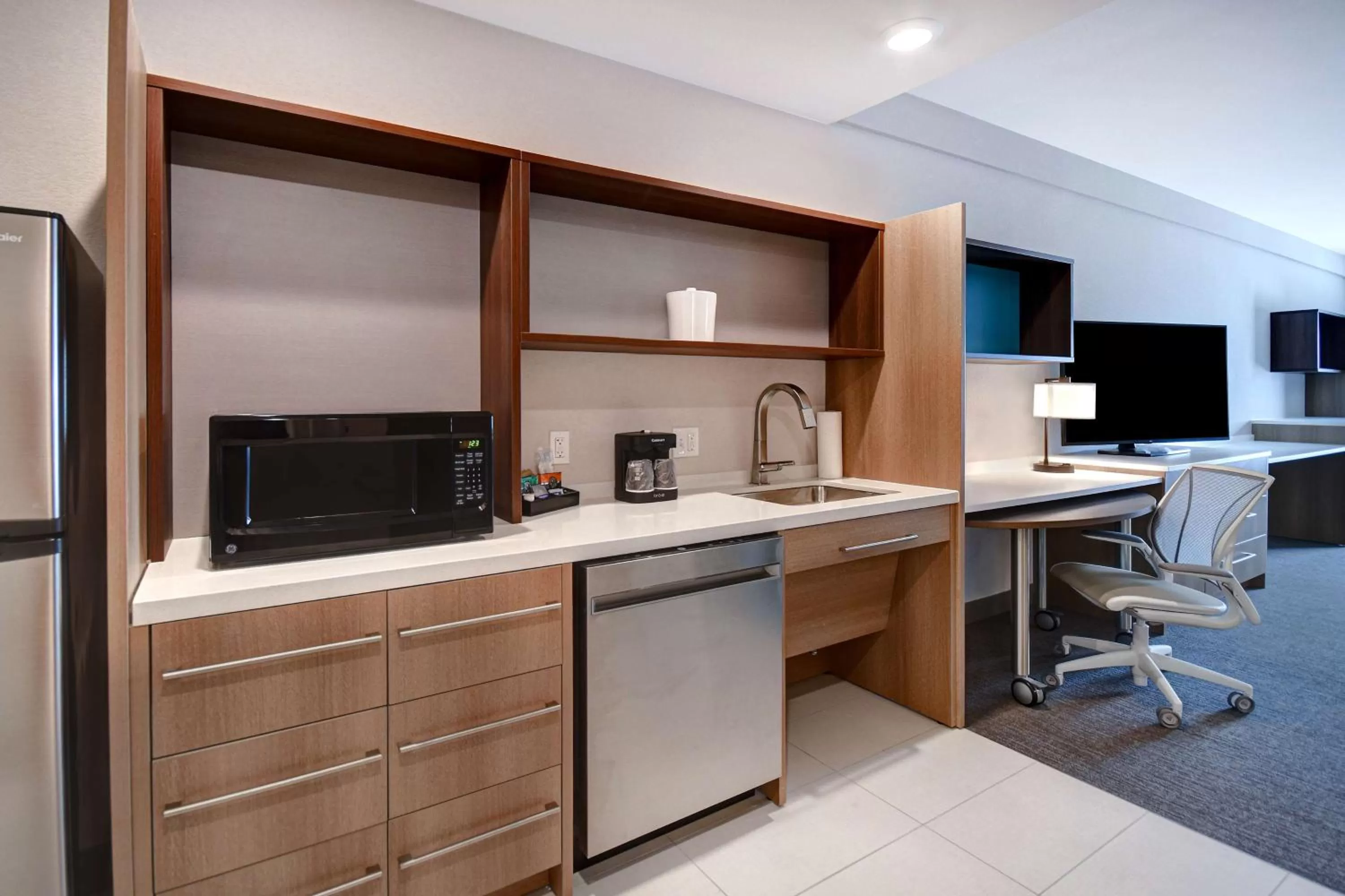 Kitchen or kitchenette in Home2 Suites By Hilton Tucson Downtown