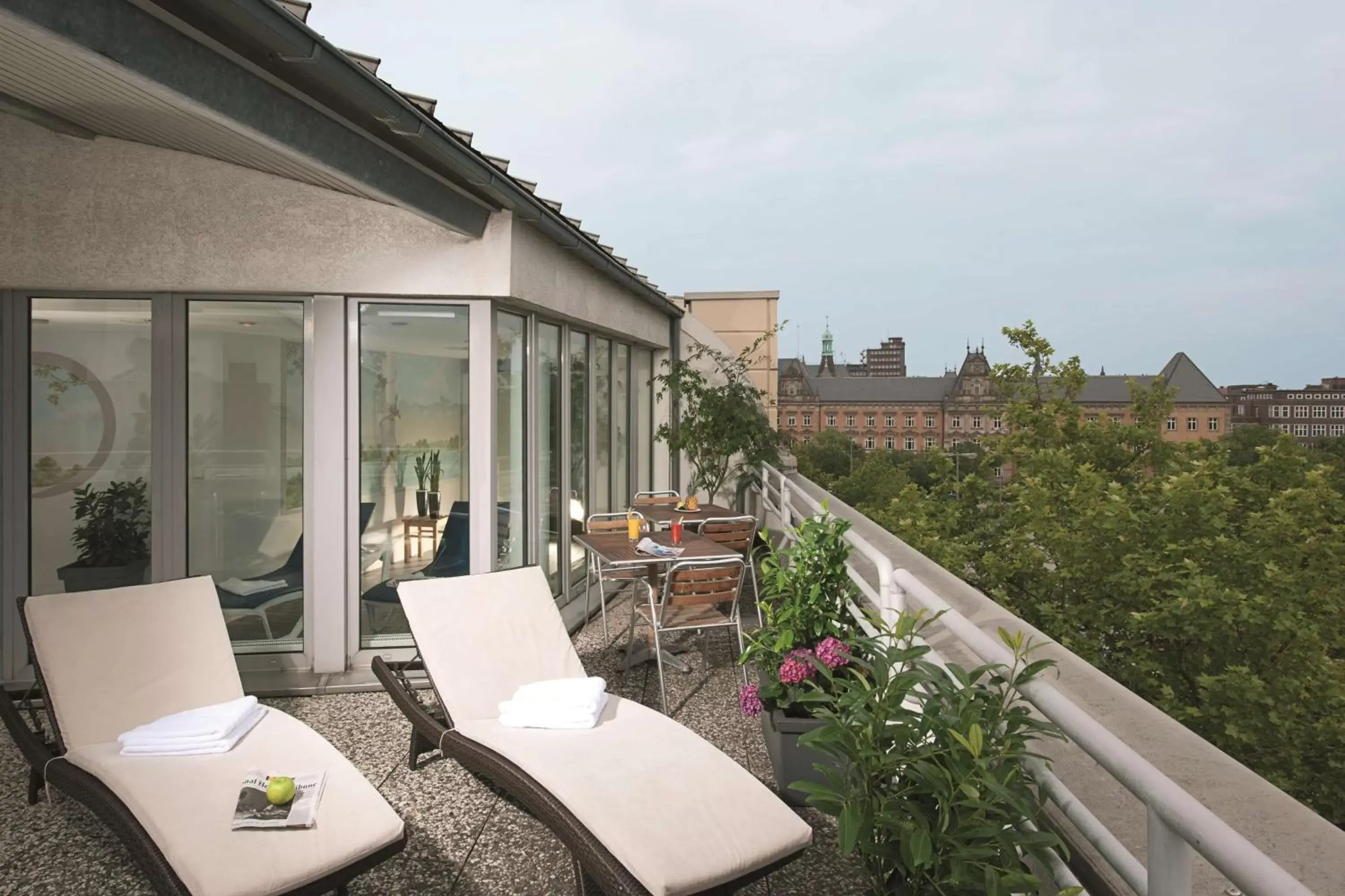 Spa and wellness centre/facilities, Balcony/Terrace in NH Collection Hamburg City