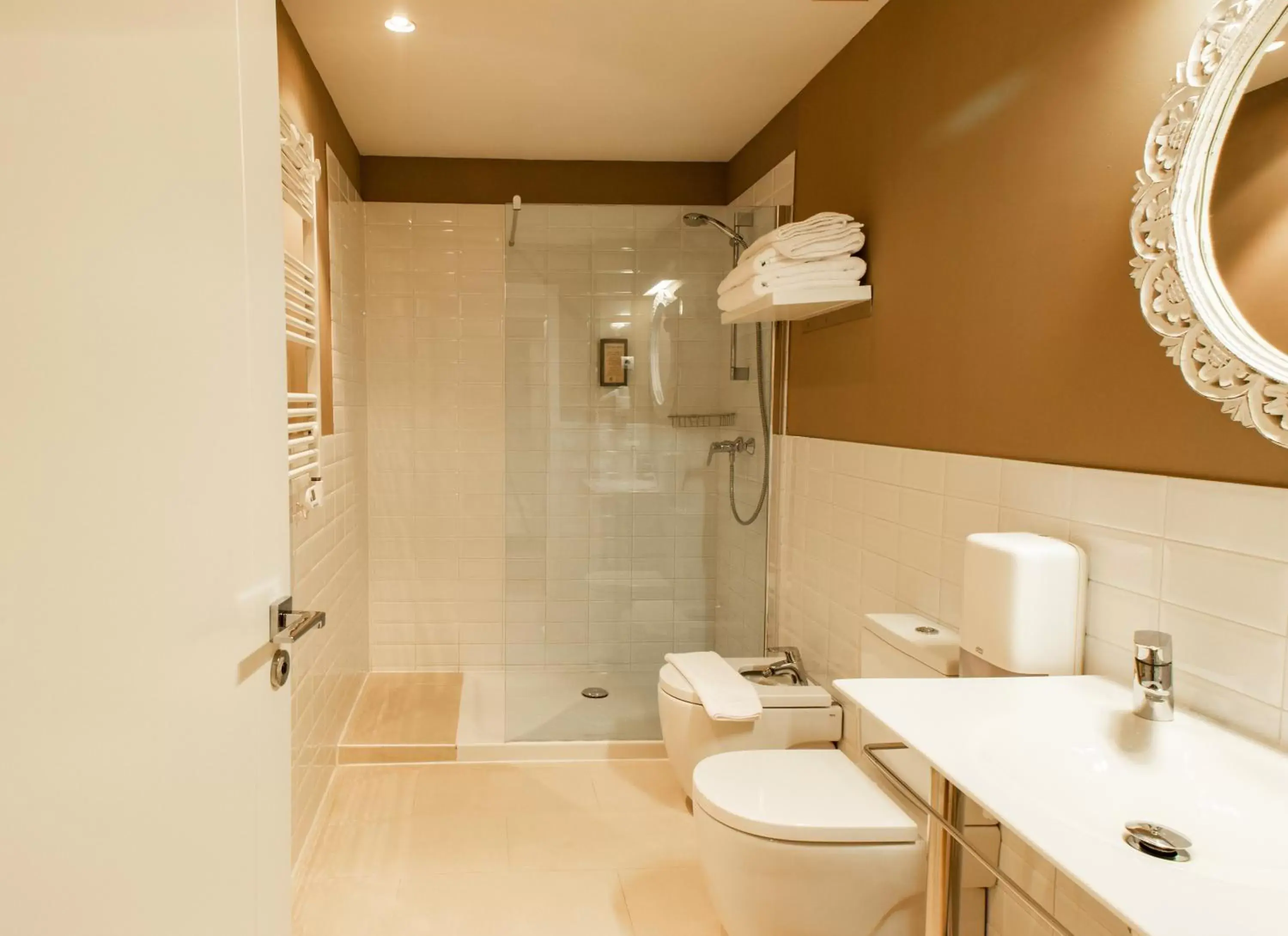 Bathroom in Hotel Torre Zumeltzegi