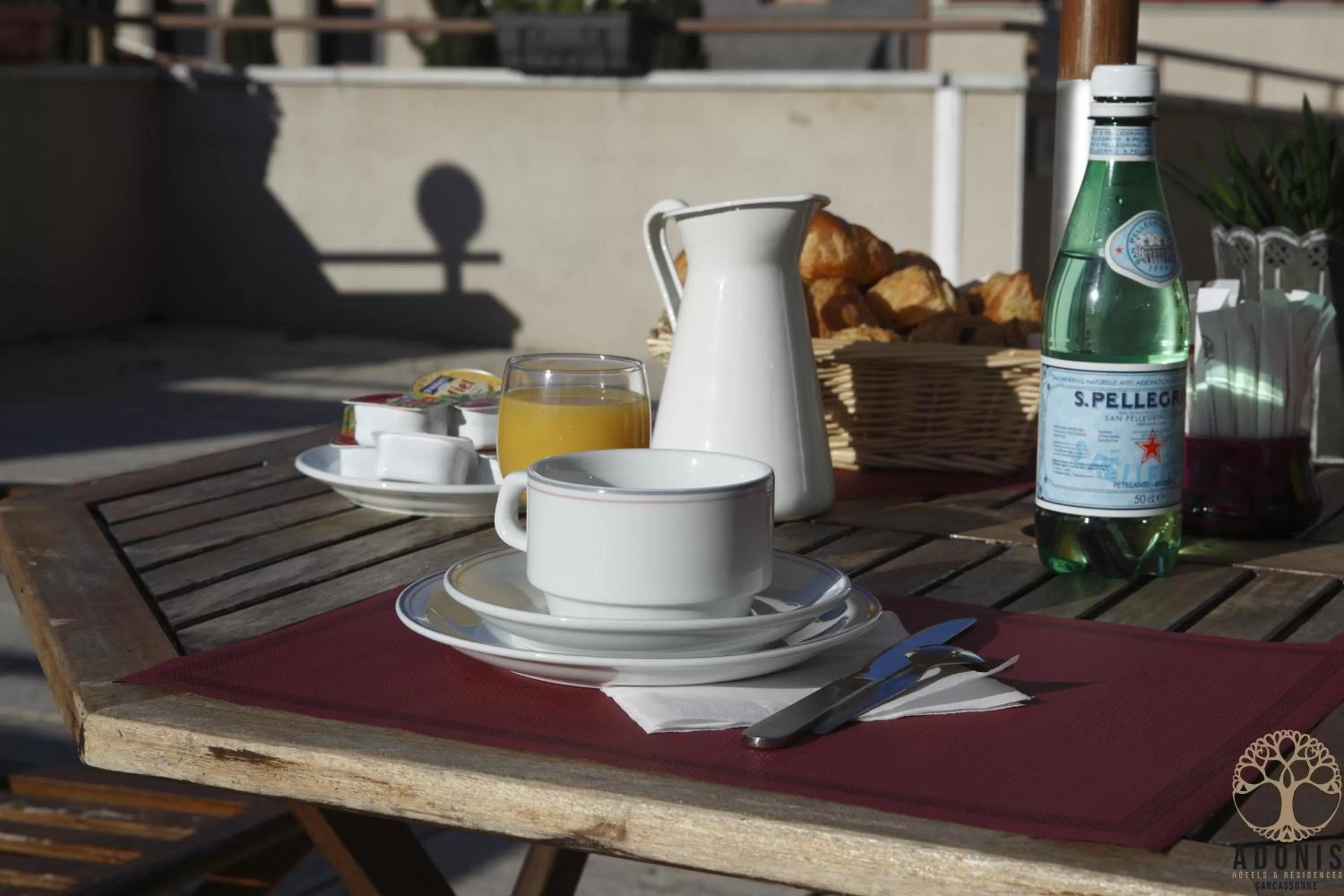 Breakfast in Adonis Carcassonne