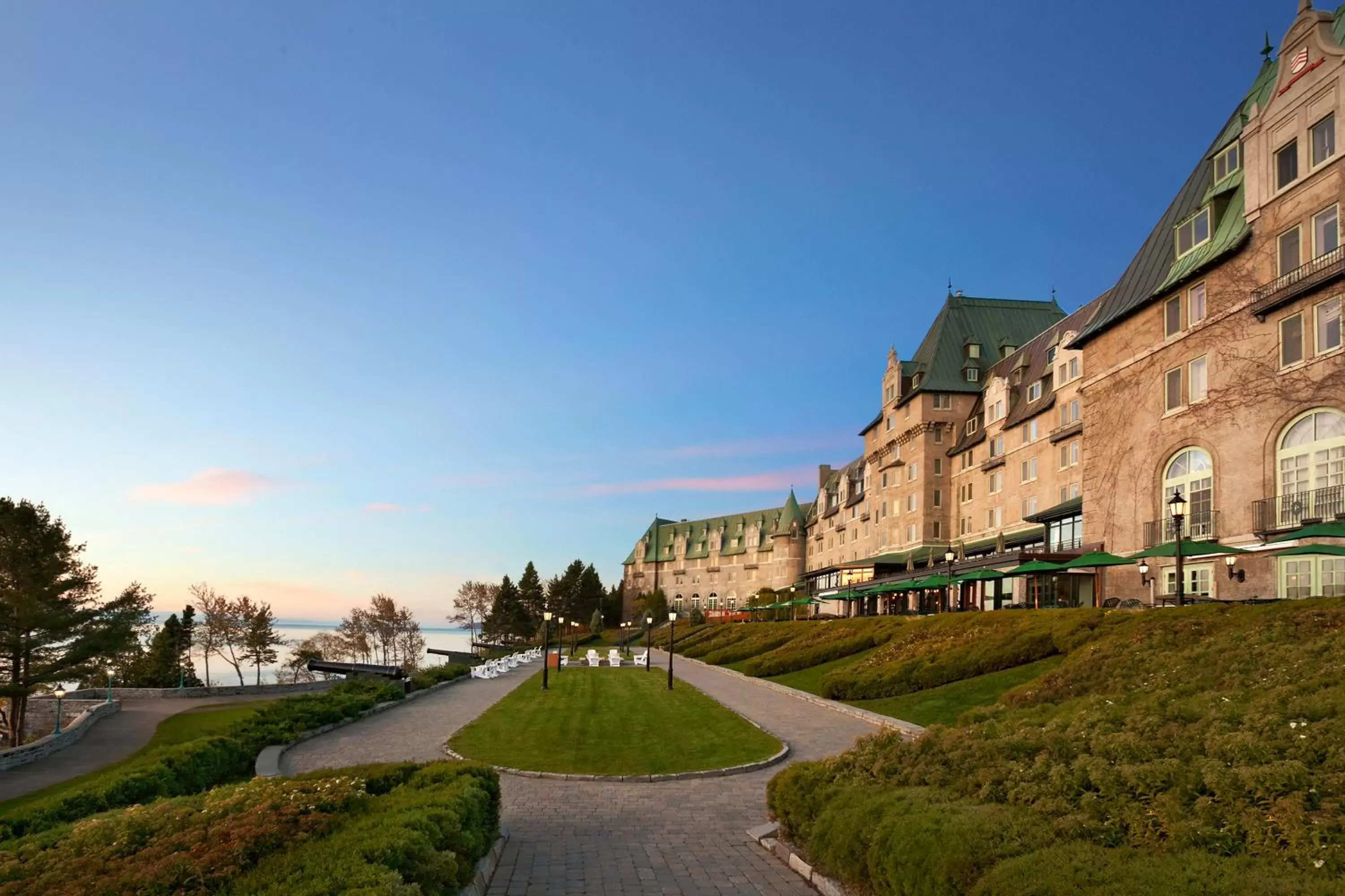 Facade/entrance in Fairmont Le Manoir Richelieu