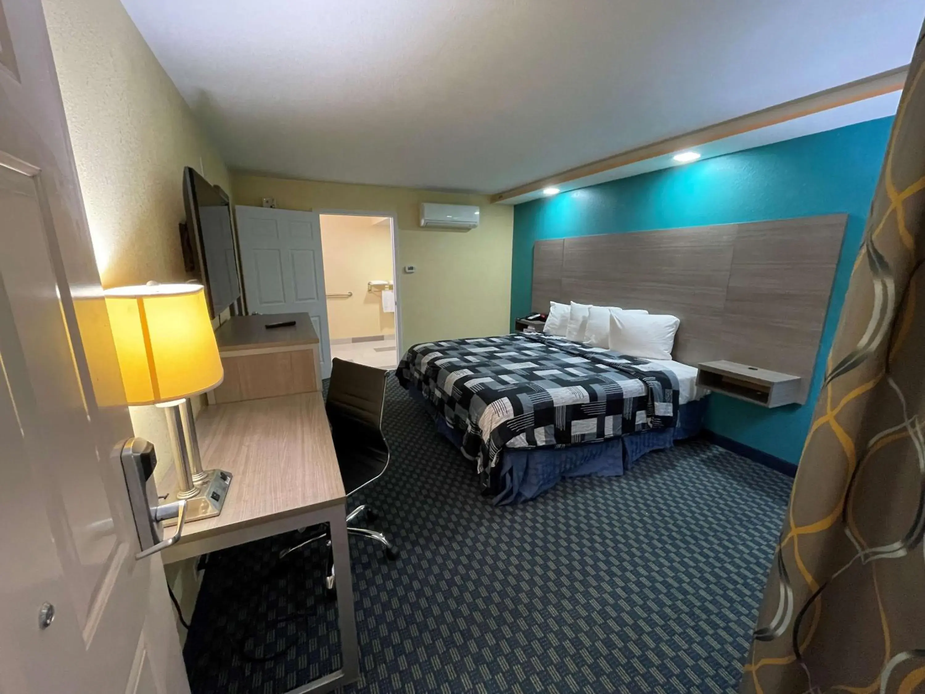 Photo of the whole room, Bed in SureStay Plus Hotel by Best Western Odessa