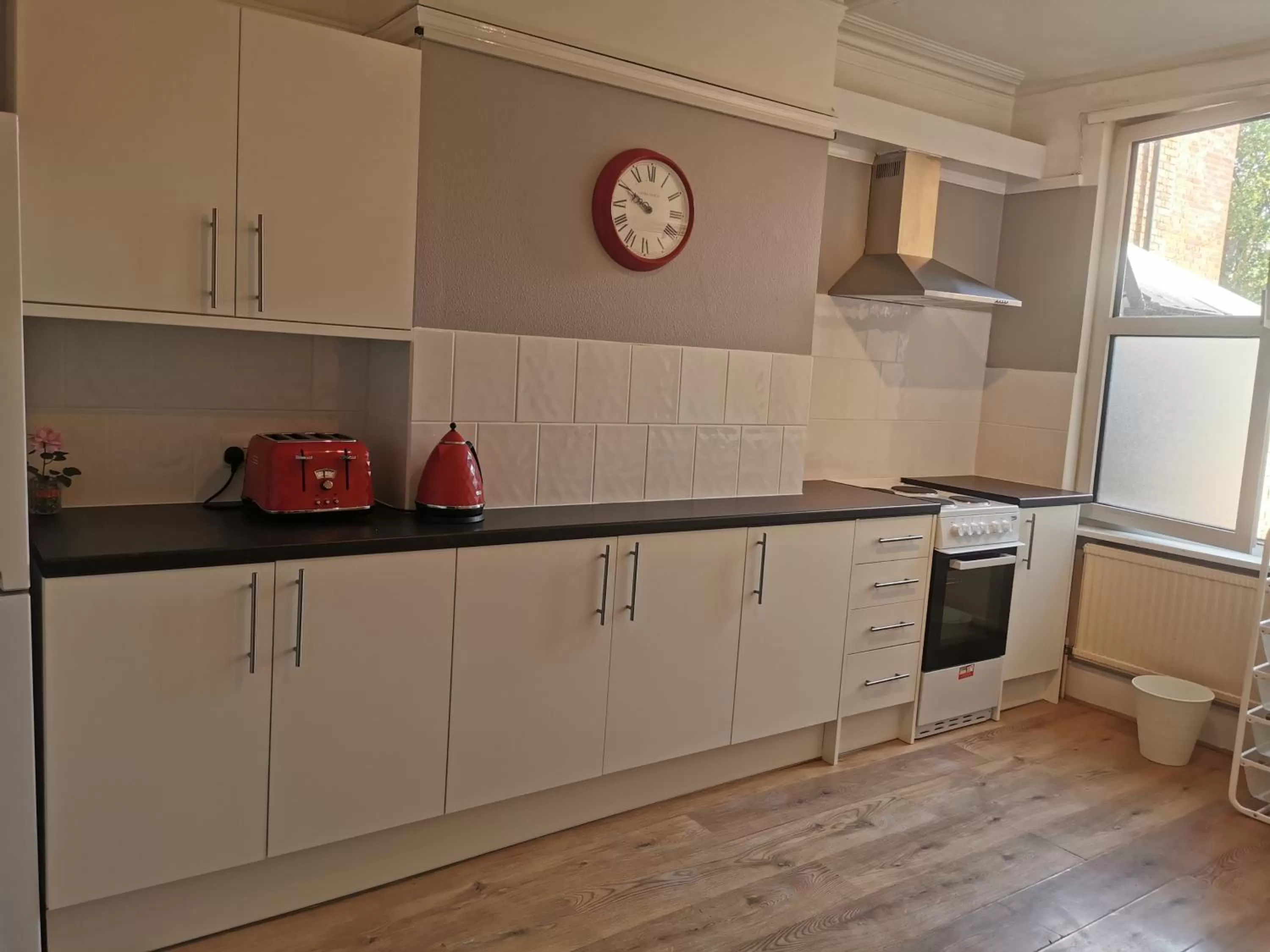 Communal kitchen in Adams Guest House