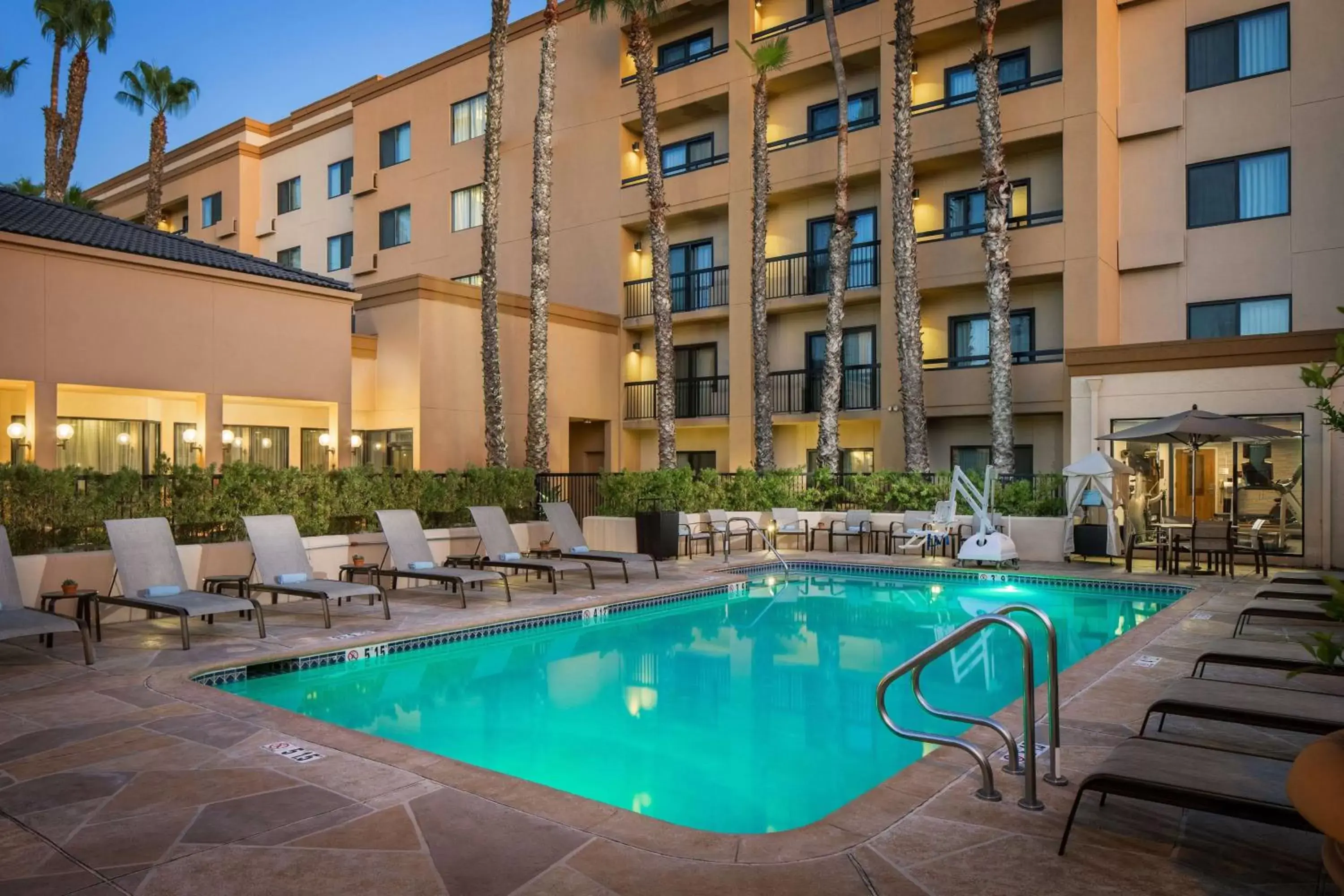 Activities, Swimming Pool in Sonesta Select Laguna Hills Irvine Spectrum