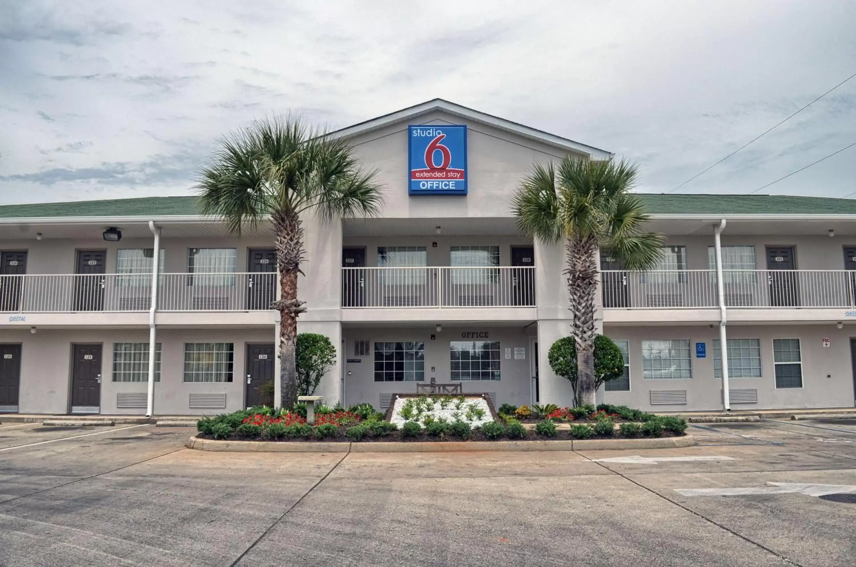 Property Building in Studio 6-Pascagoula, MS