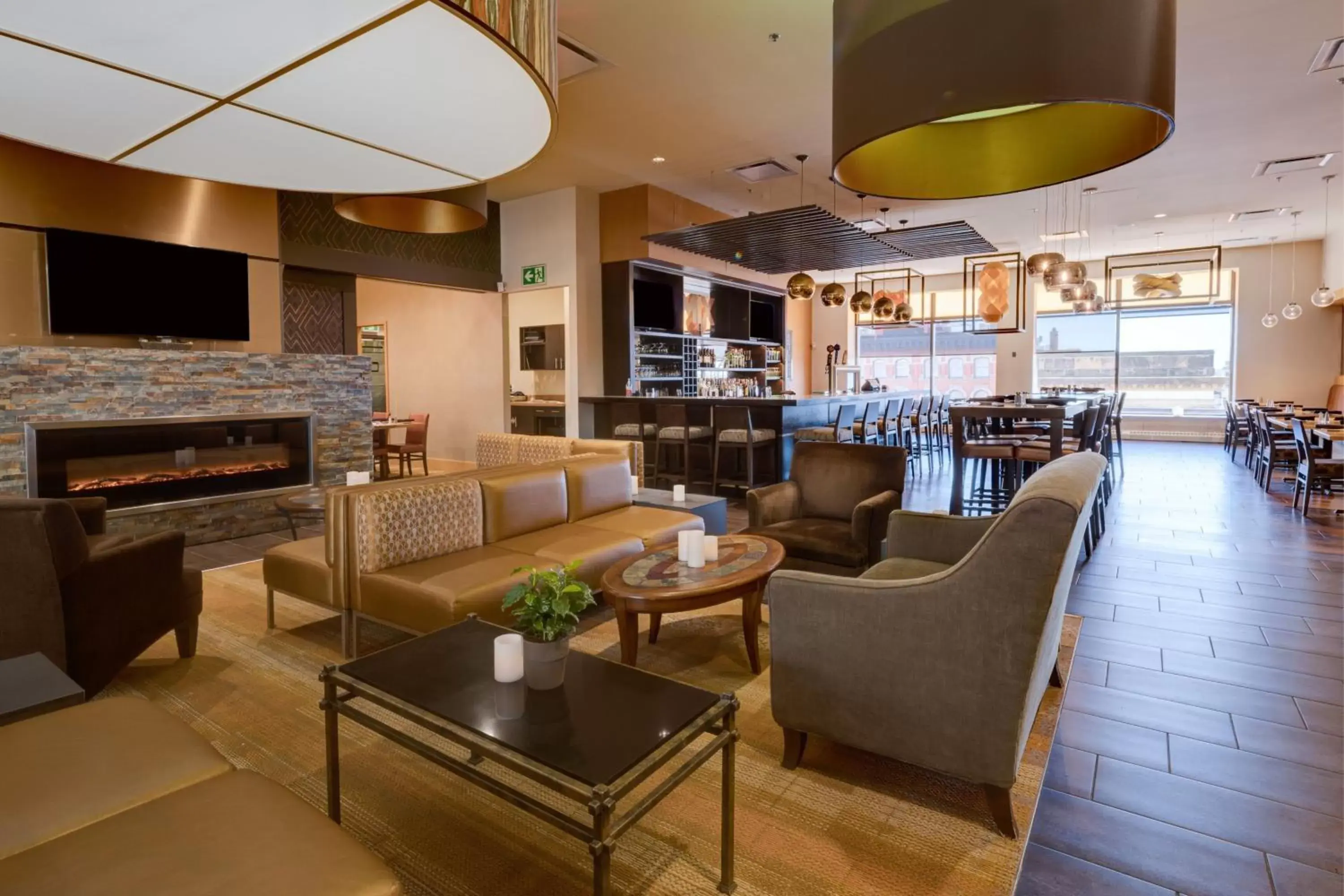 Lobby or reception, Lounge/Bar in Delta Hotels by Marriott Saint John