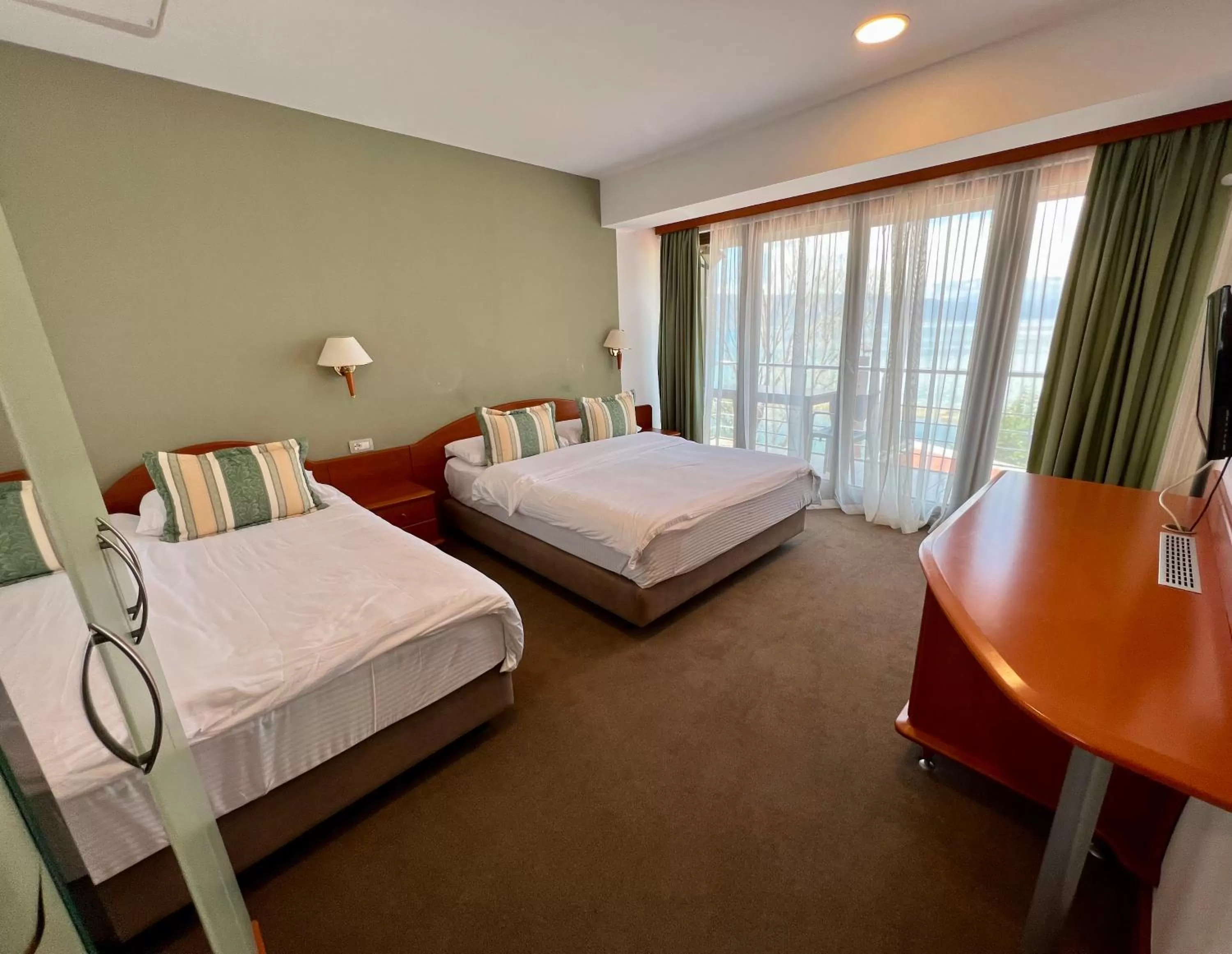 Bed in Hotel Millennium