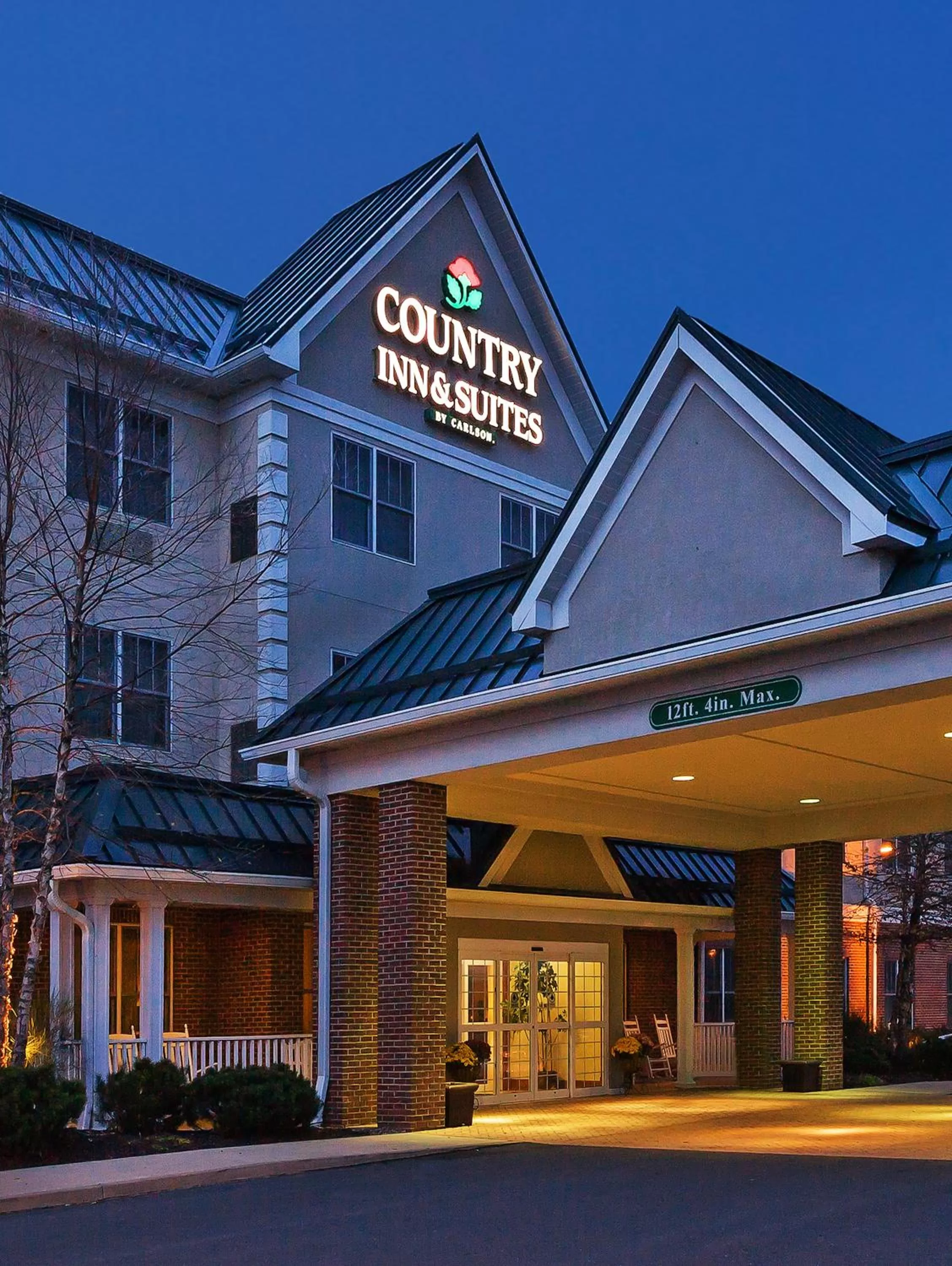 Facade/entrance in Country Inn & Suites by Radisson, Lewisburg, PA