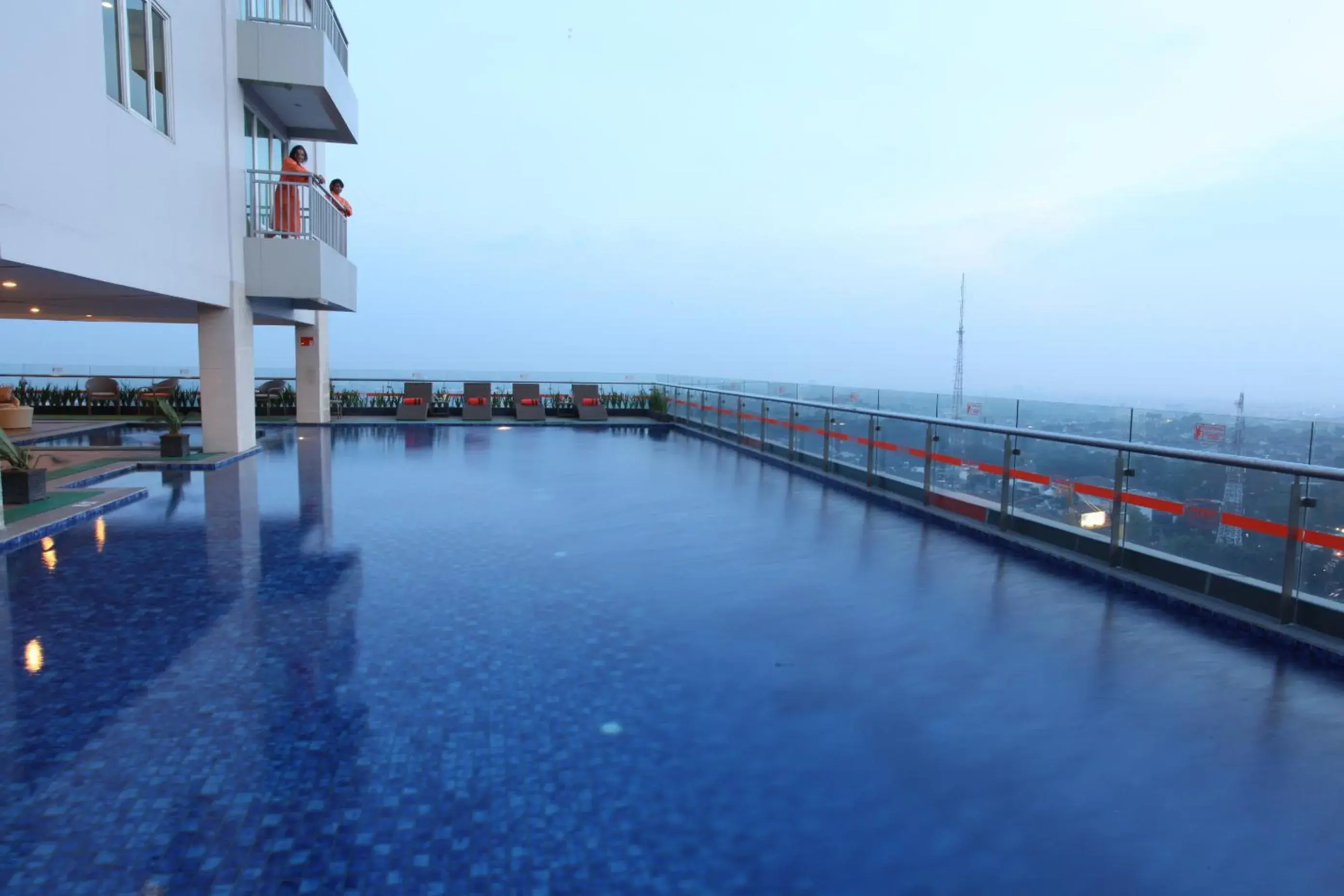 Swimming Pool in Harris Hotel And Conventions Ciumbuleuit - Bandung