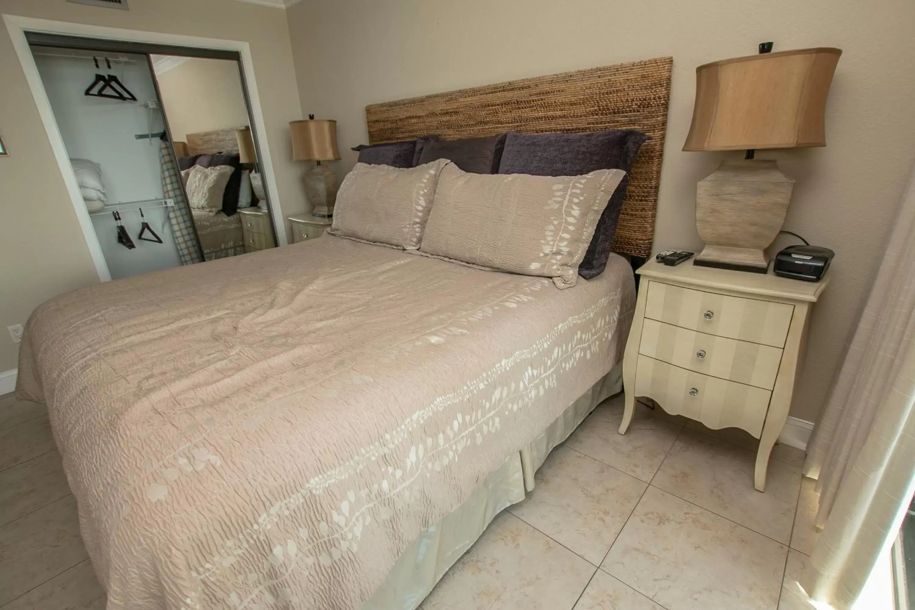 Bed in Edgewater Beach Resort 602 Destin (Condo)