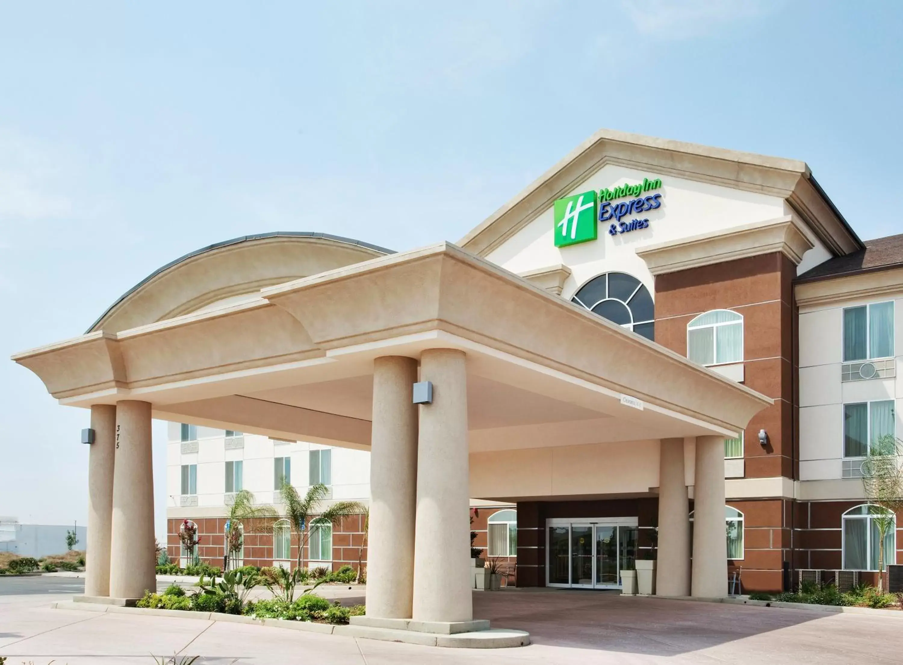 Property Building in Holiday Inn Express & Suites Dinuba West, an IHG Hotel
