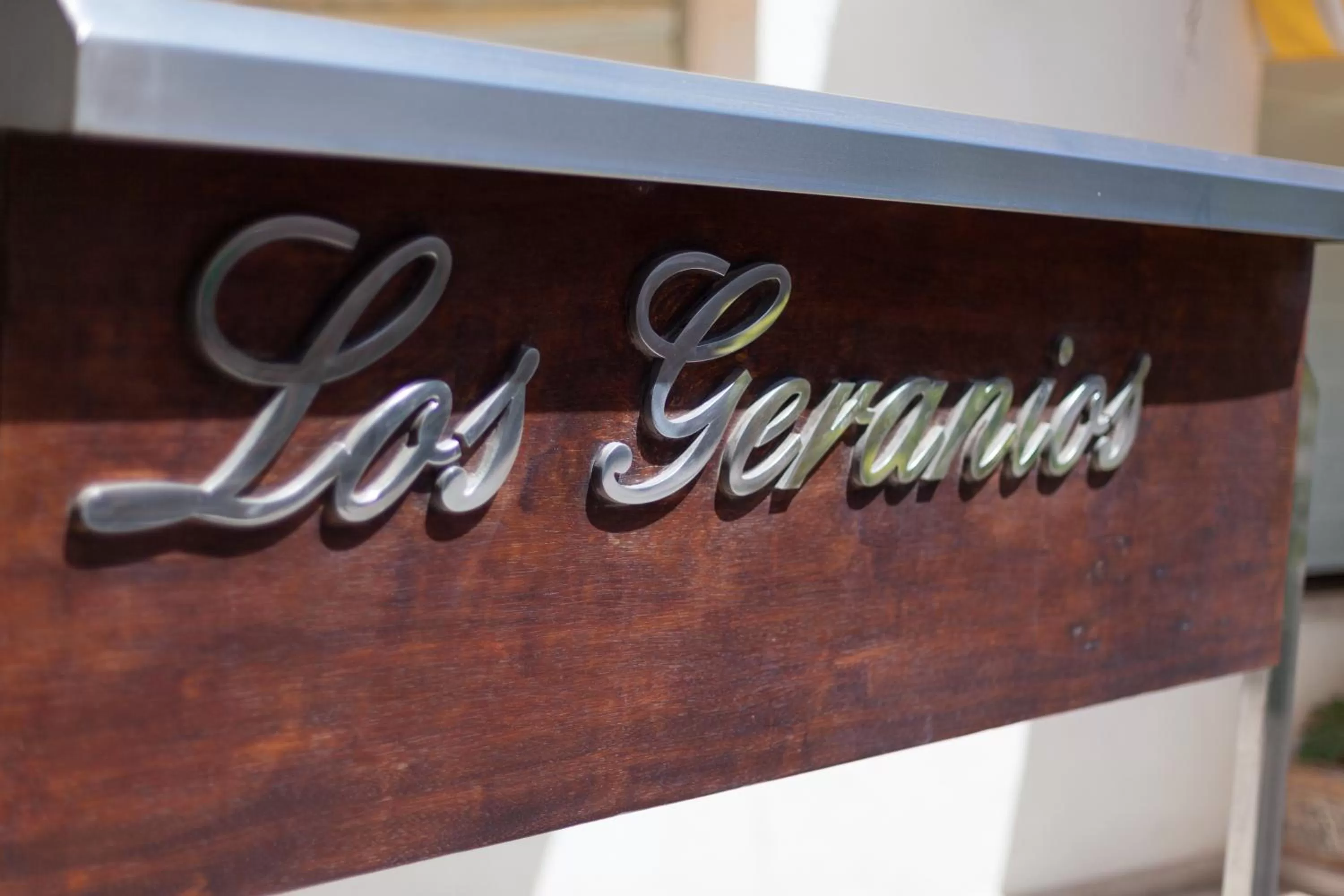 Property logo or sign in Los Geranios