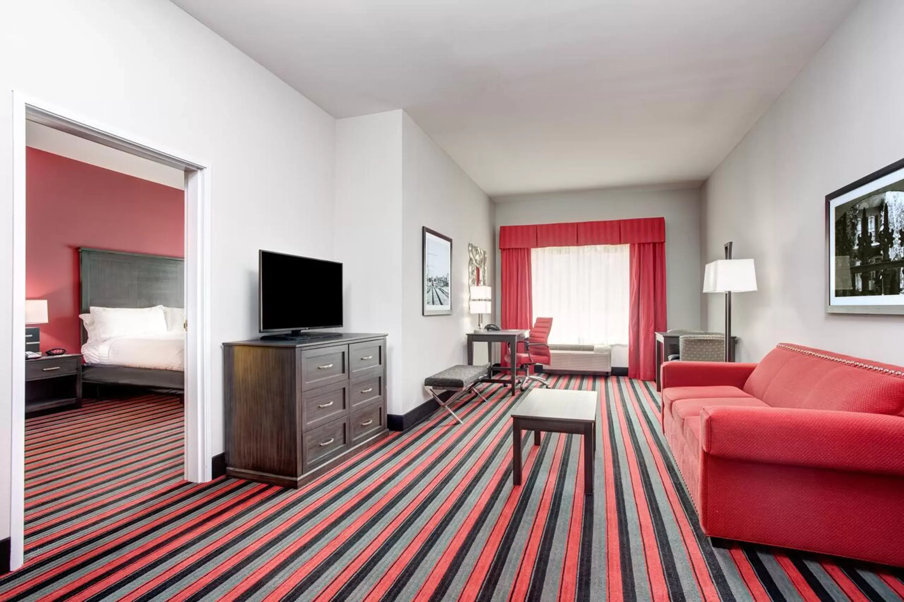 Photo of the whole room, TV/Entertainment Center in Holiday Inn Lafayette North, an IHG Hotel