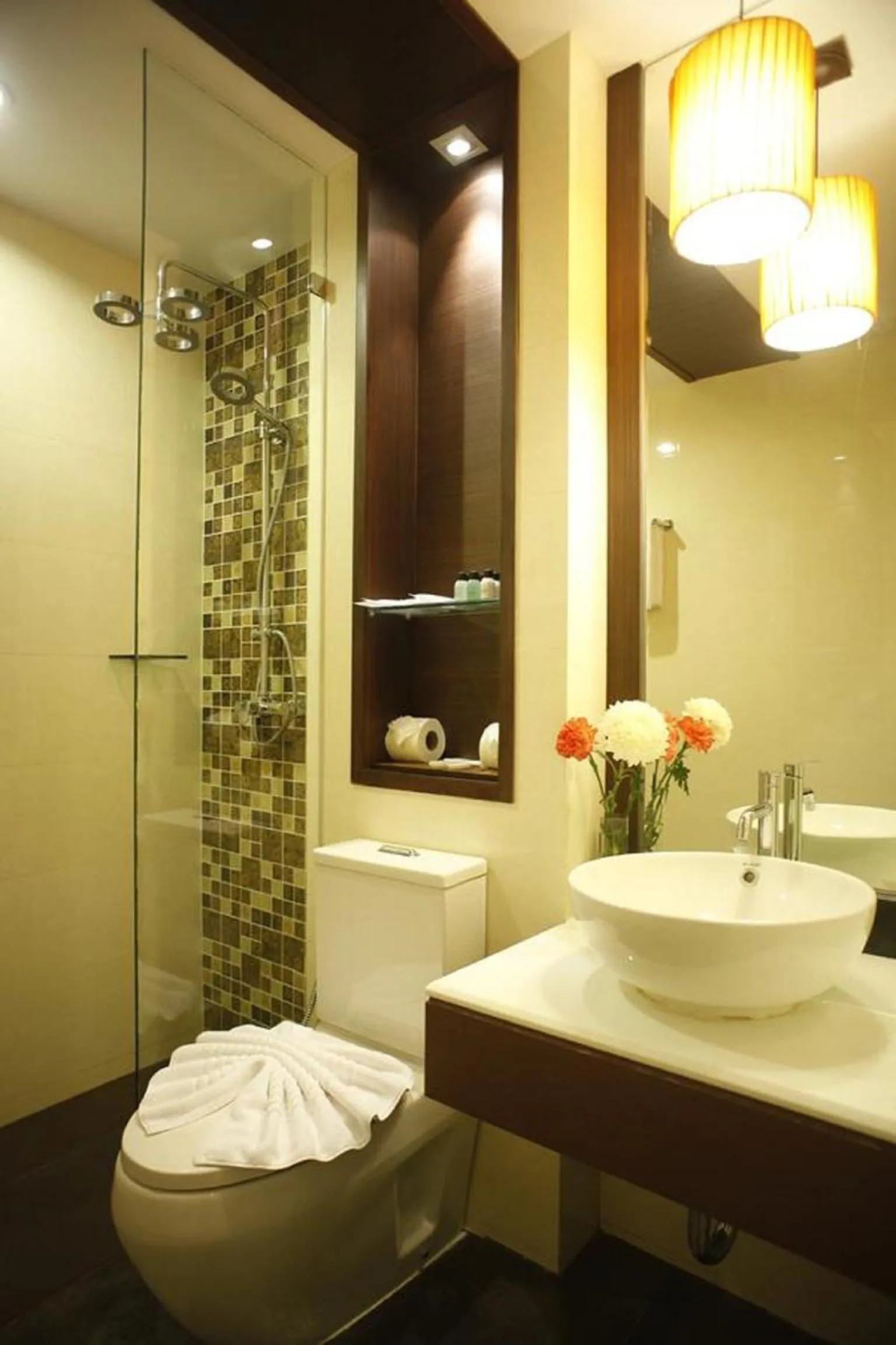 Bathroom in Suvarnabhumi Suite Hotel