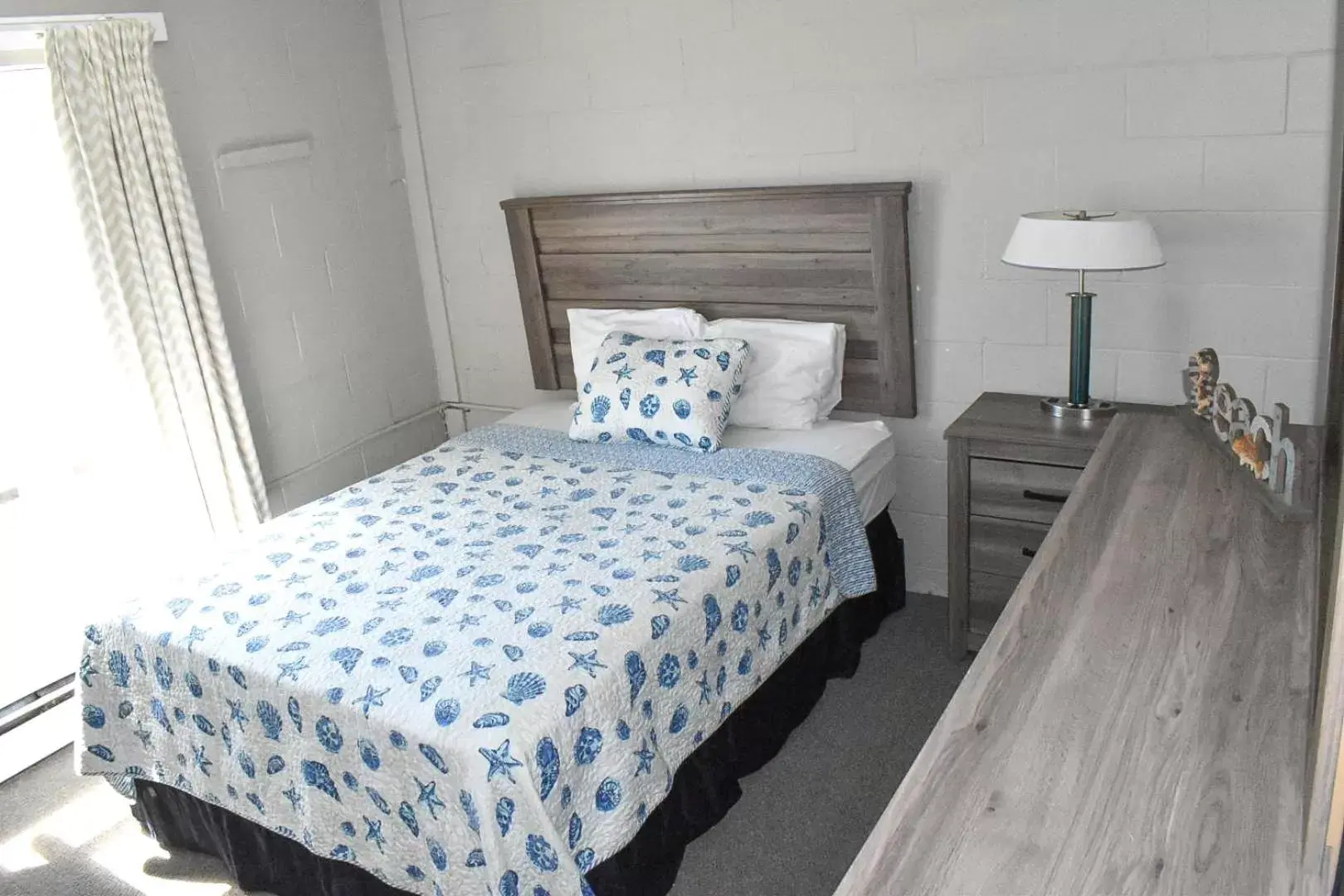 Bed in Seabreeze Motel Bed in Seabreeze Motel