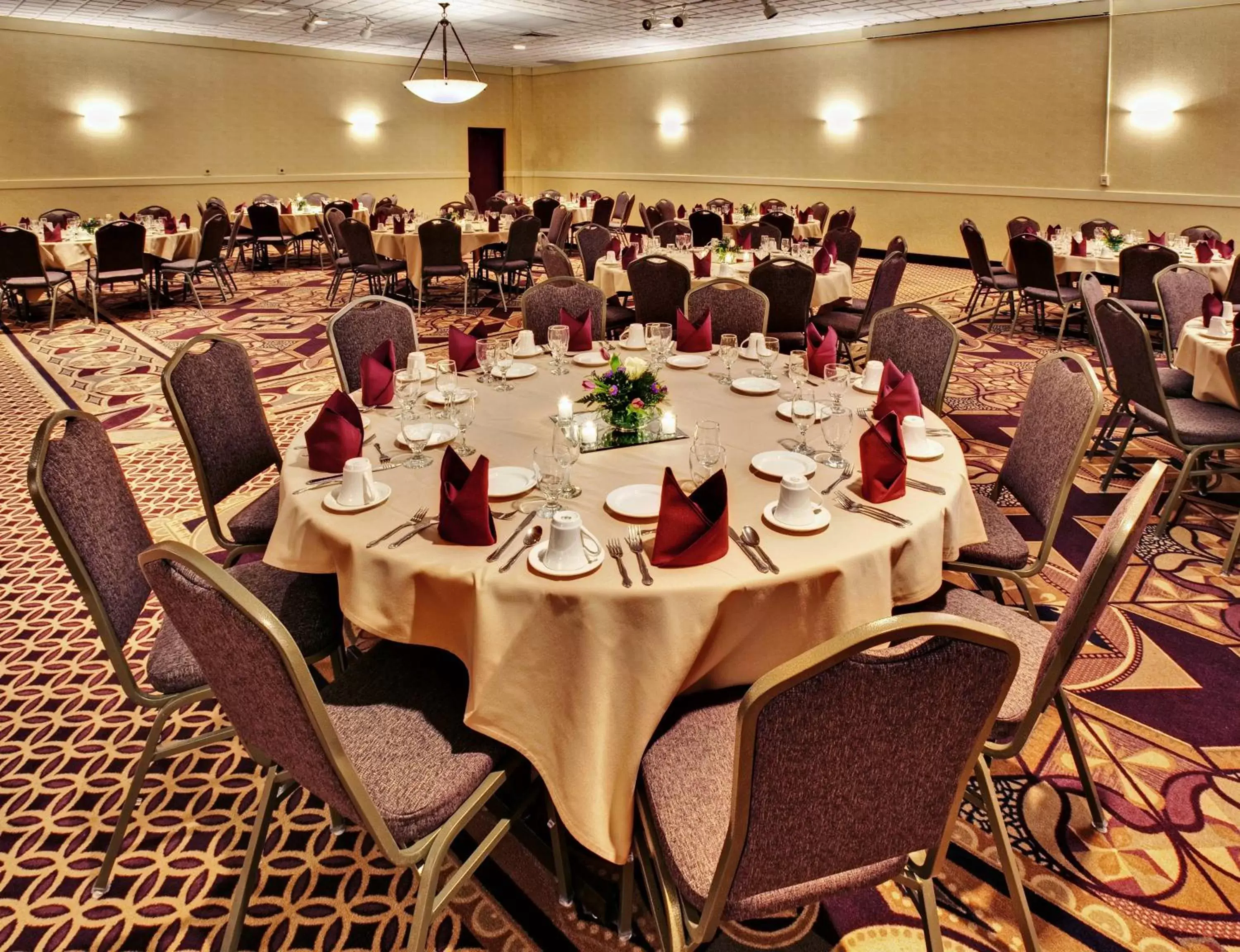 Banquet/Function facilities, Restaurant/Places to Eat in Ramada by Wyndham Midtown Grand Island