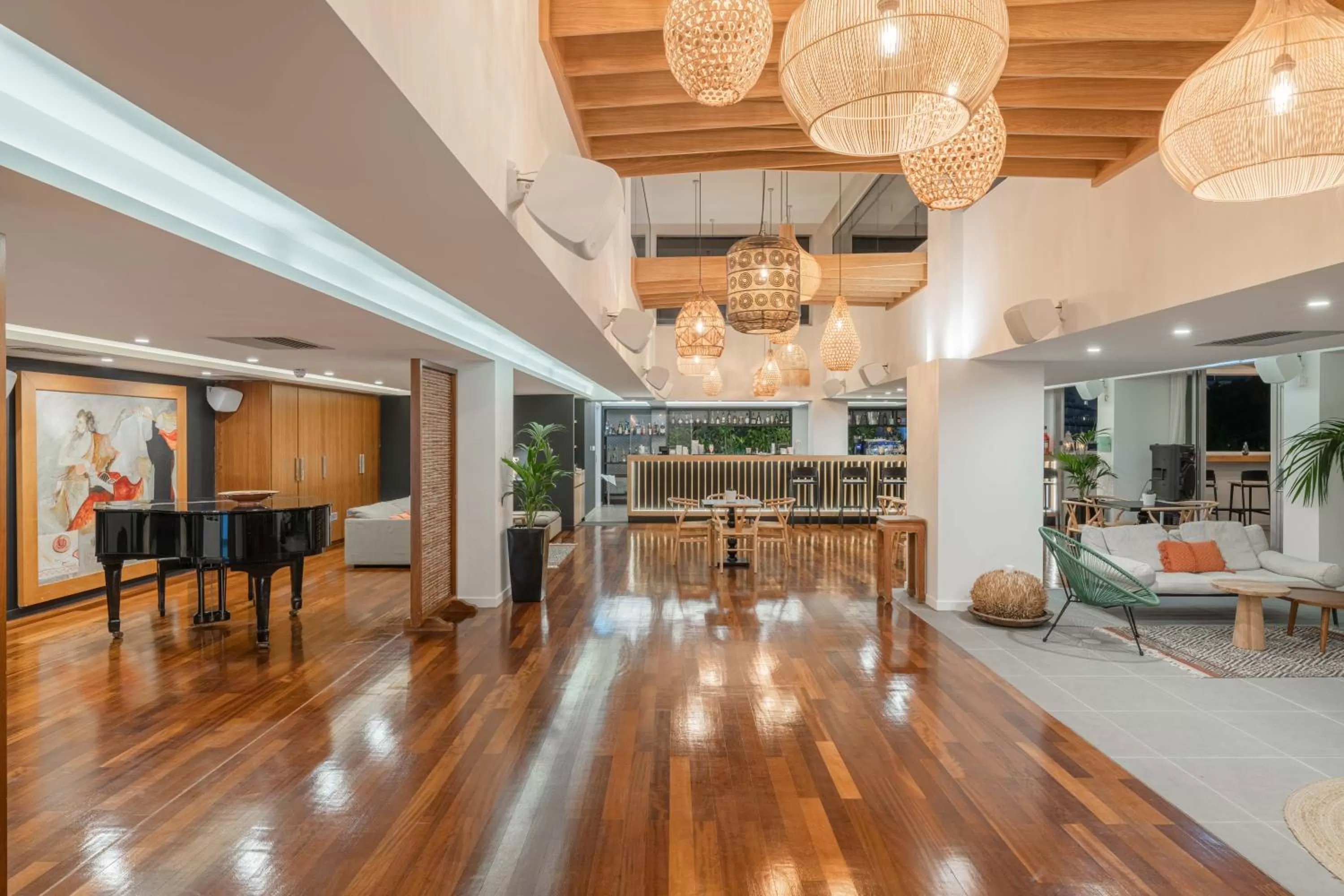 Restaurant/places to eat in Napa Mermaid Hotel & Suites