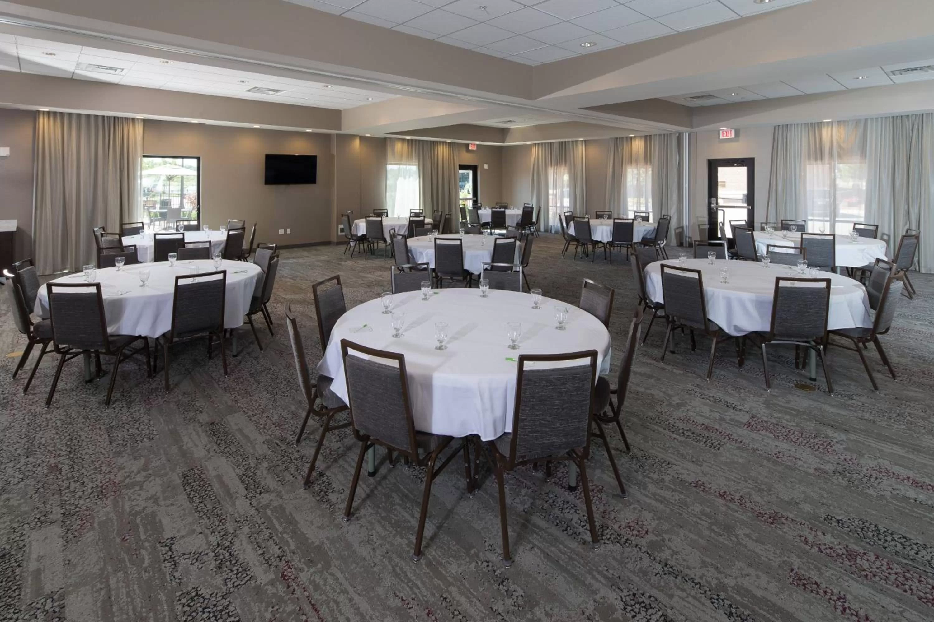 Meeting/conference room, Restaurant/Places to Eat in Courtyard Bay City