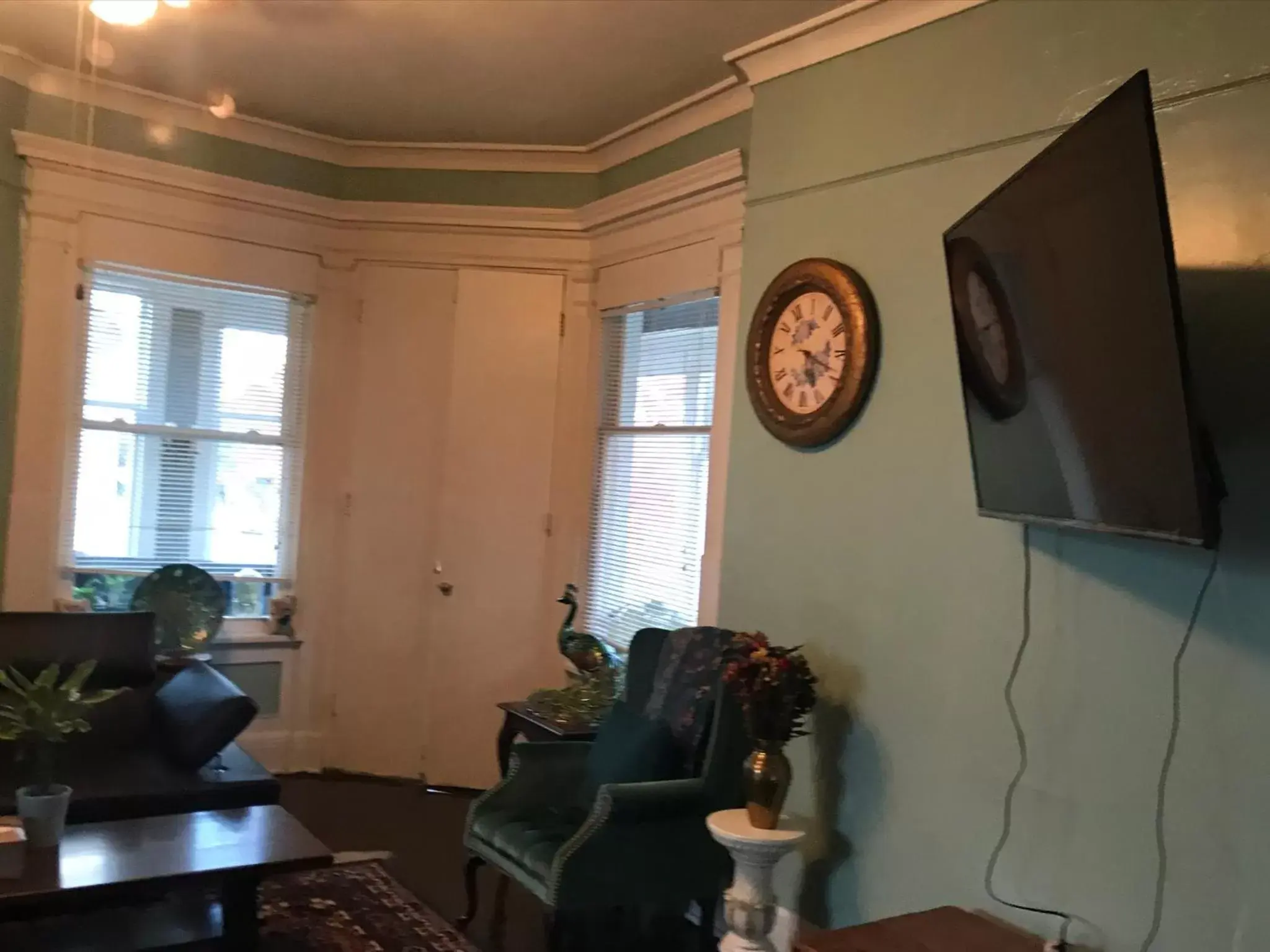 Living room, Seating Area in 5 Star Victorian Mansion-Downtown No Locals