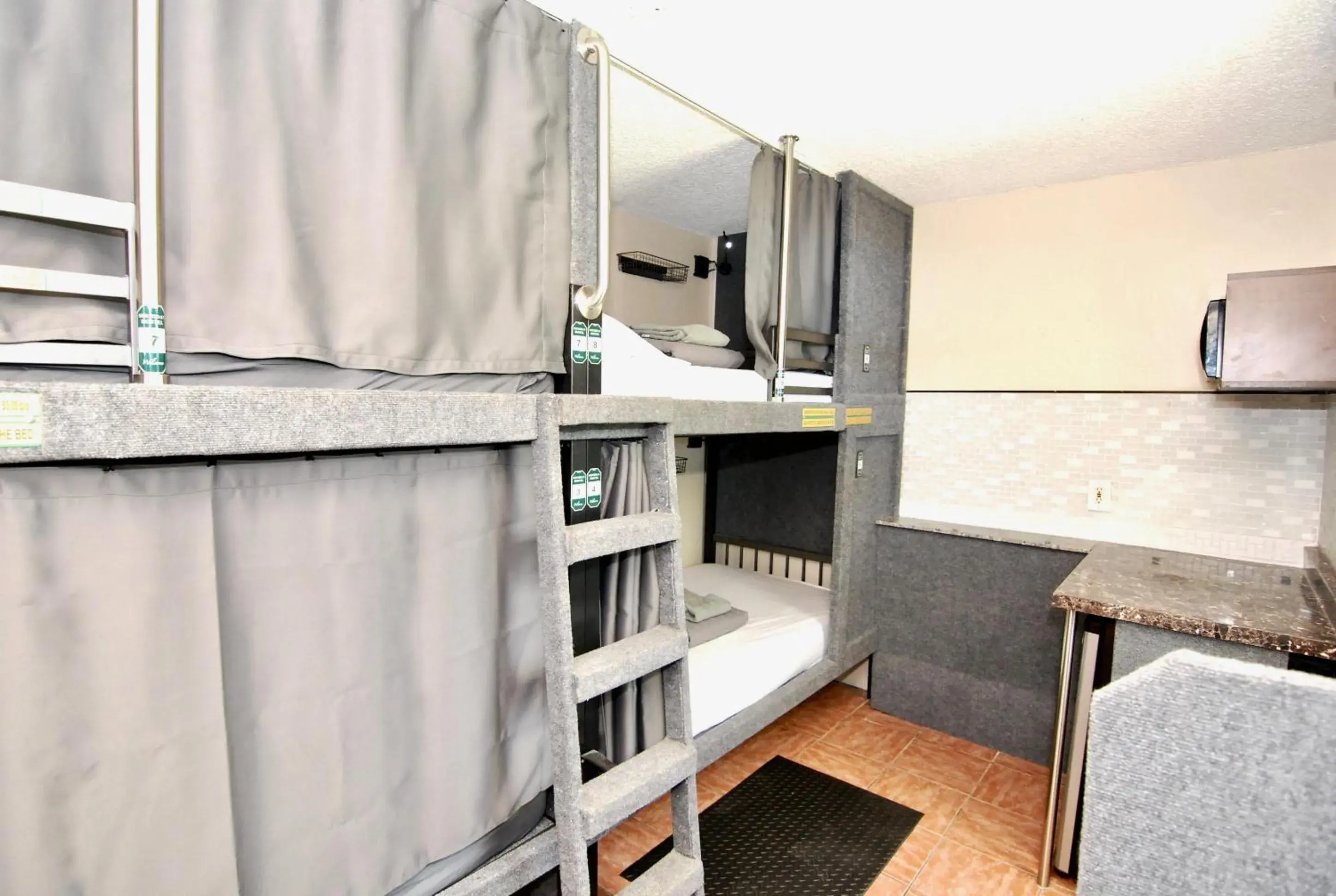 Kitchen or kitchenette, Bunk Bed in Sheridan Hostel