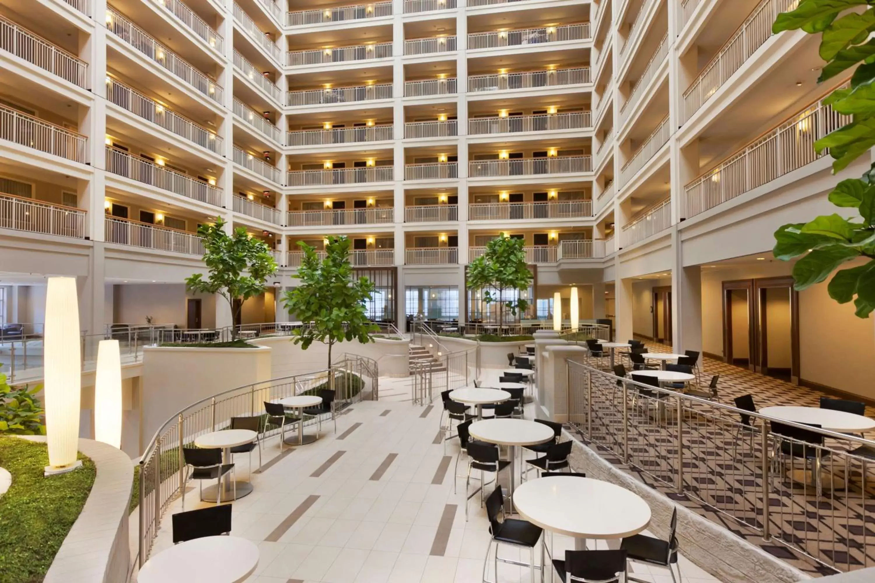 Lobby or reception, Restaurant/Places to Eat in Embassy Suites Chicago - Downtown River North
