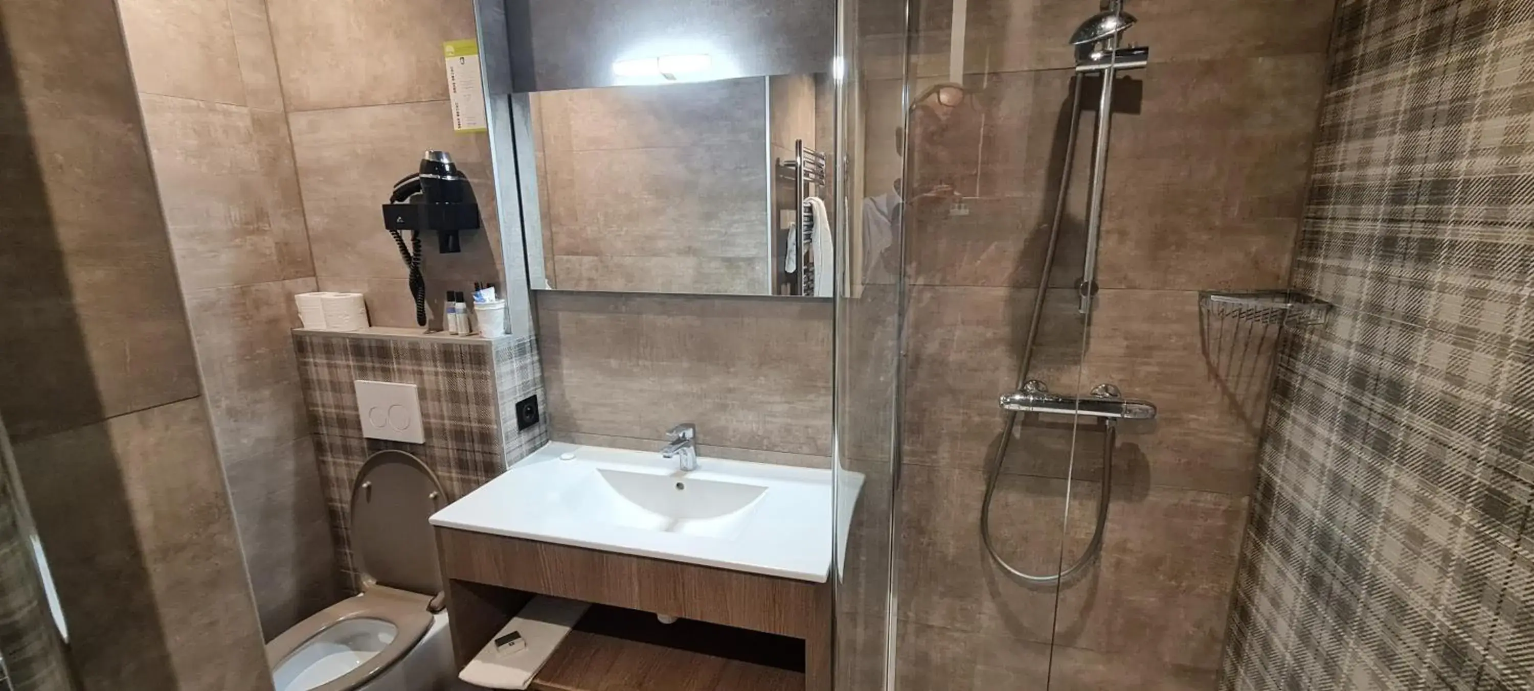 Shower, Bathroom in Hotel les Brises