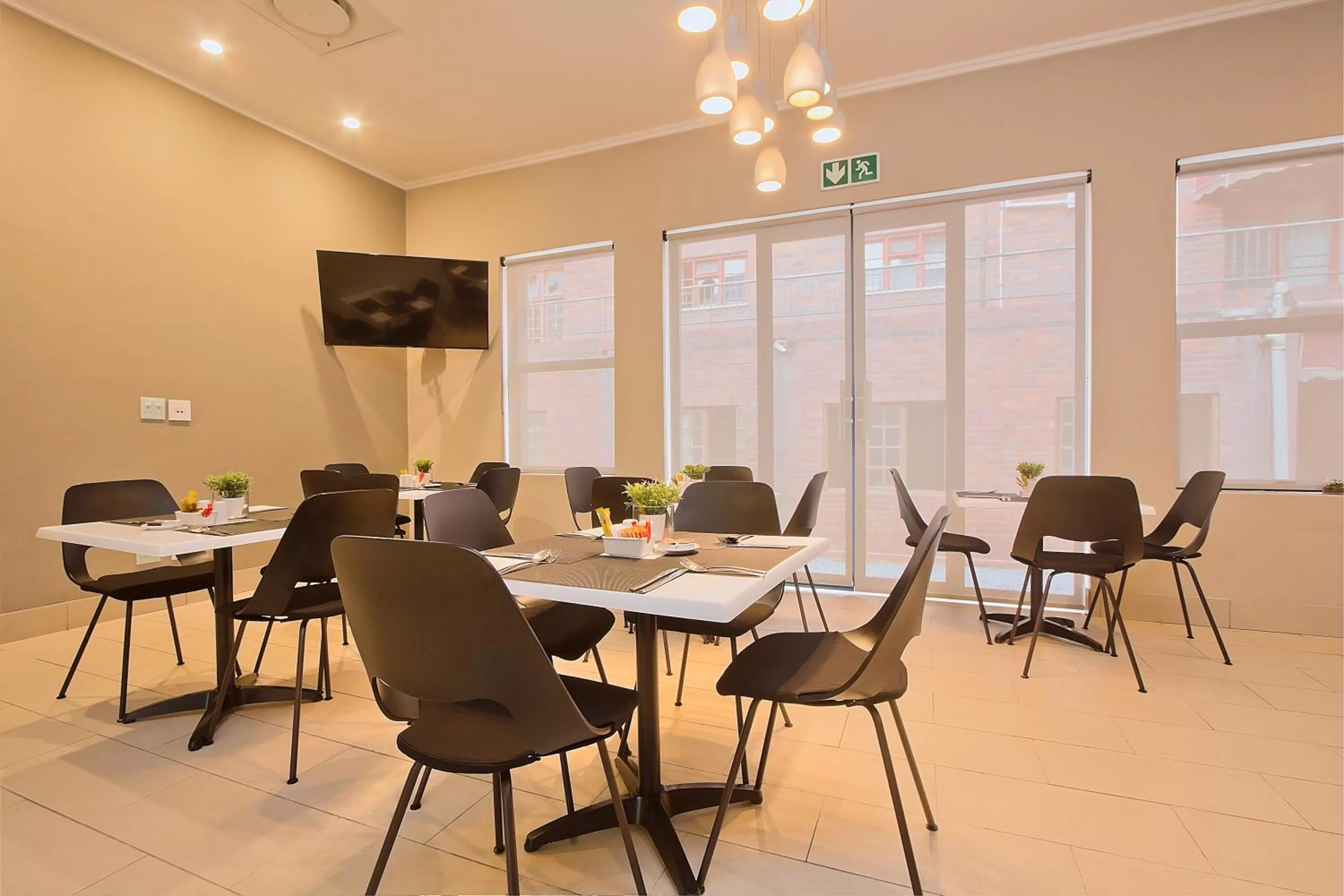 Restaurant/places to eat in The Park Lodge Hotel