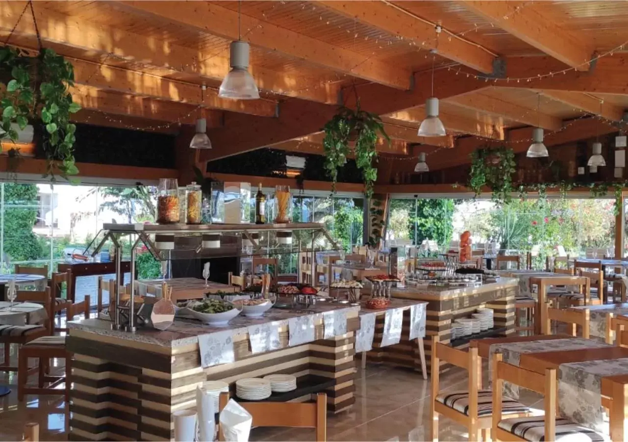 Restaurant/Places to Eat in Muthu Clube Praia da Oura