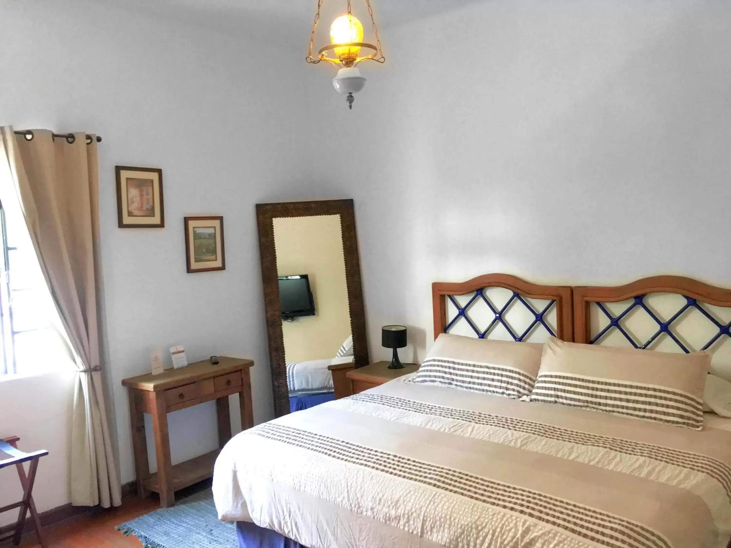 Photo of the whole room, Bed in Condesa Haus B&B