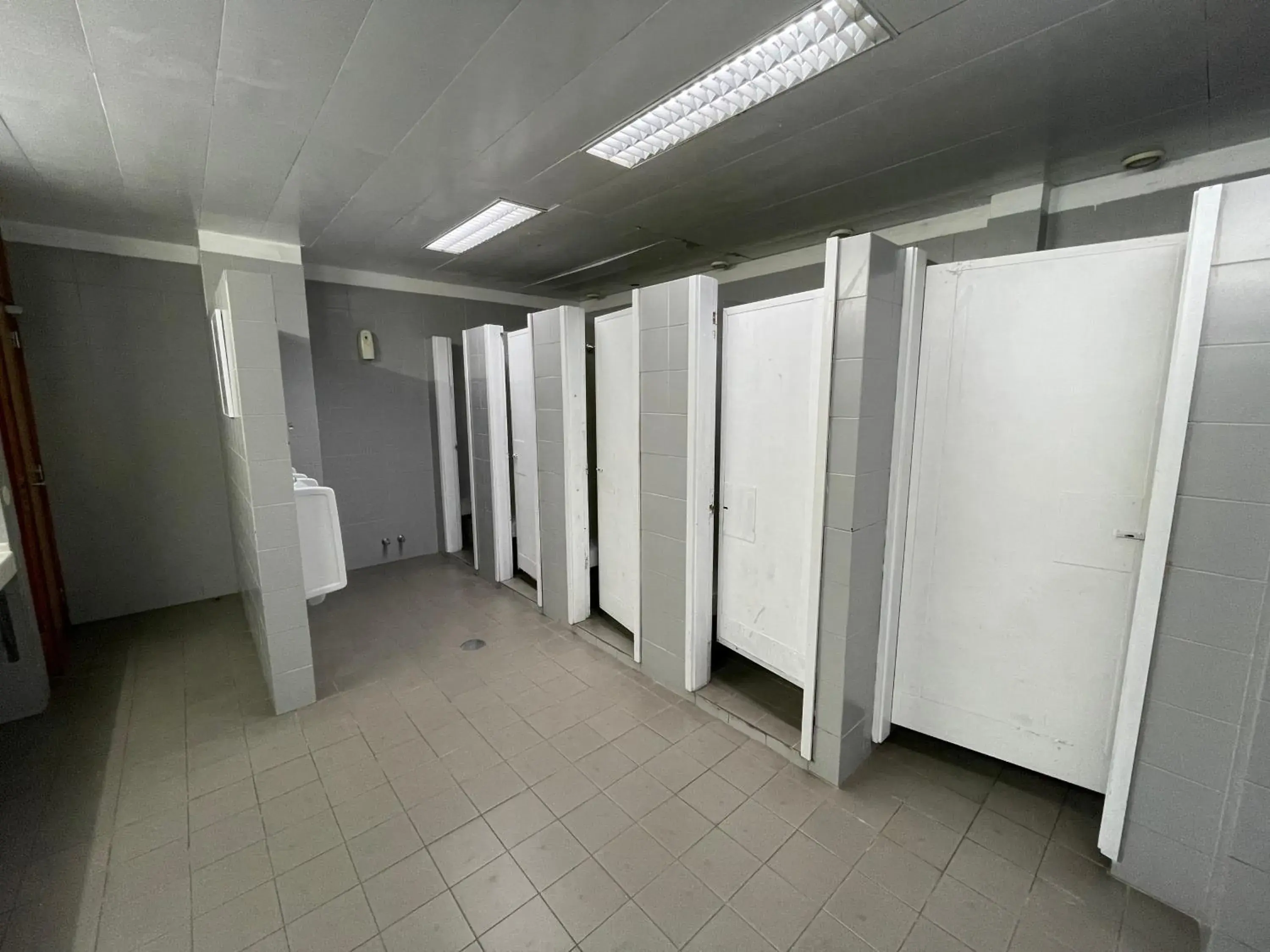 Bathroom in HI Porto - Pousada de Juventude