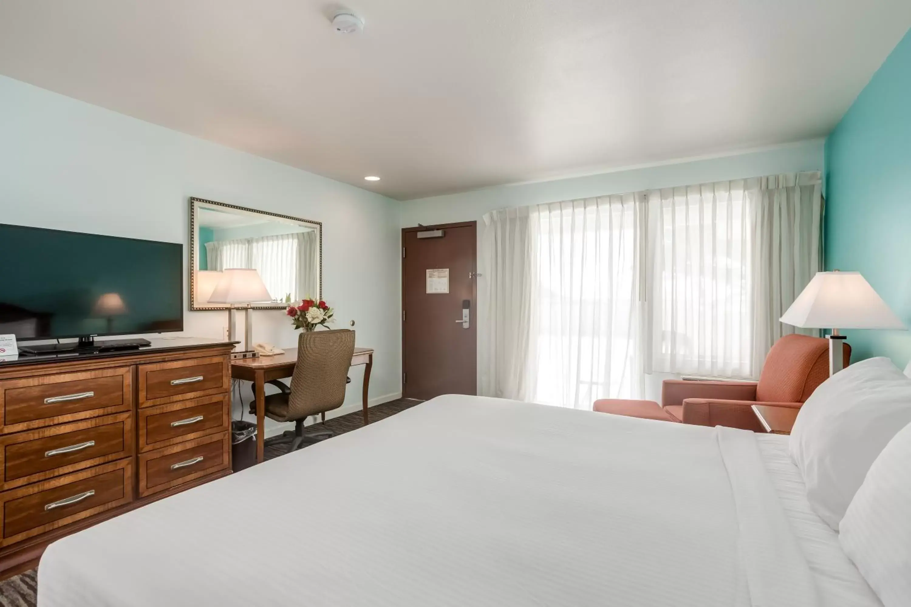 Photo of the whole room, Bed in Pacifica Beach Hotel