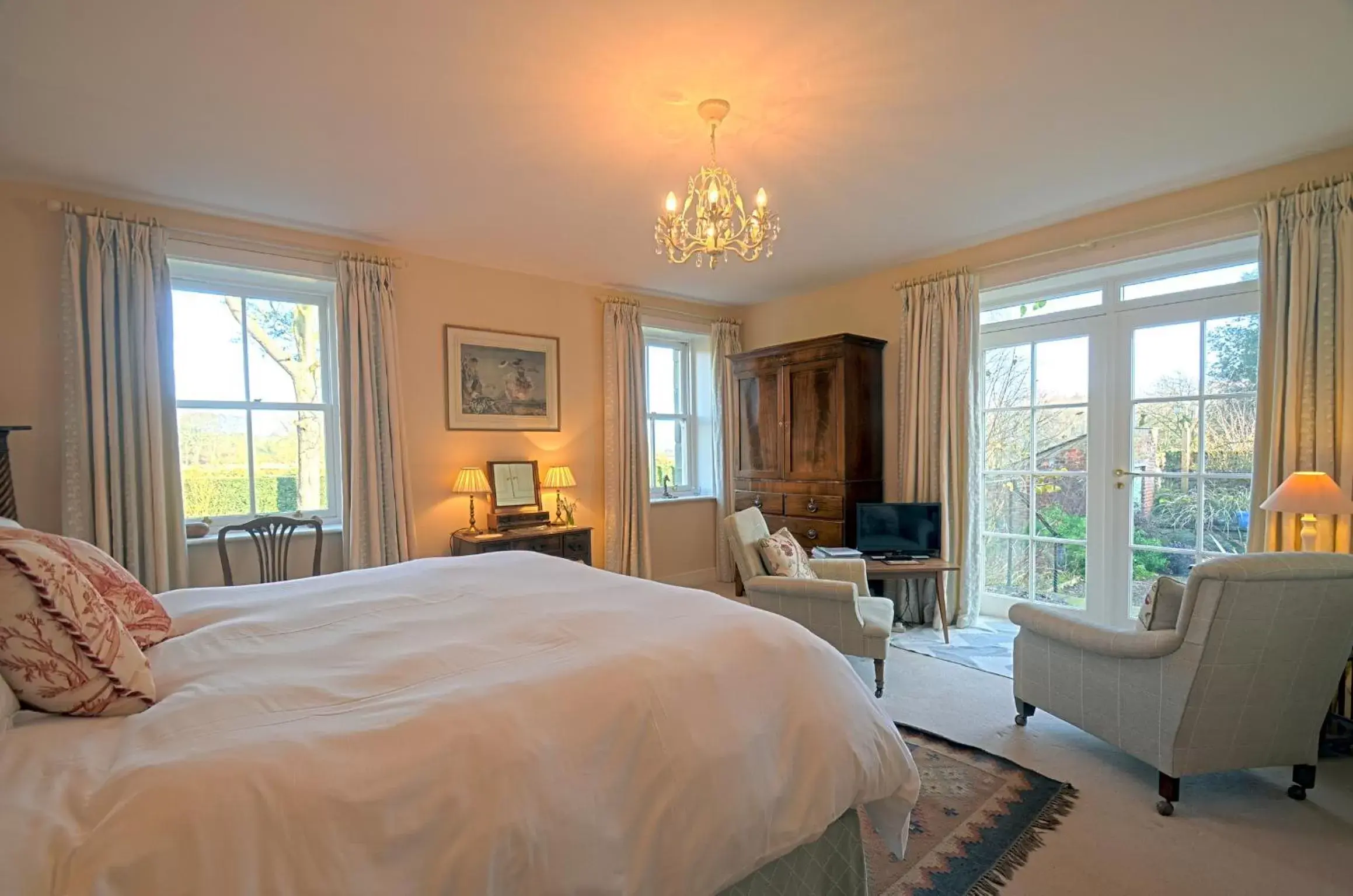 King Room with Garden View in Ingram House Bed & Breakfast