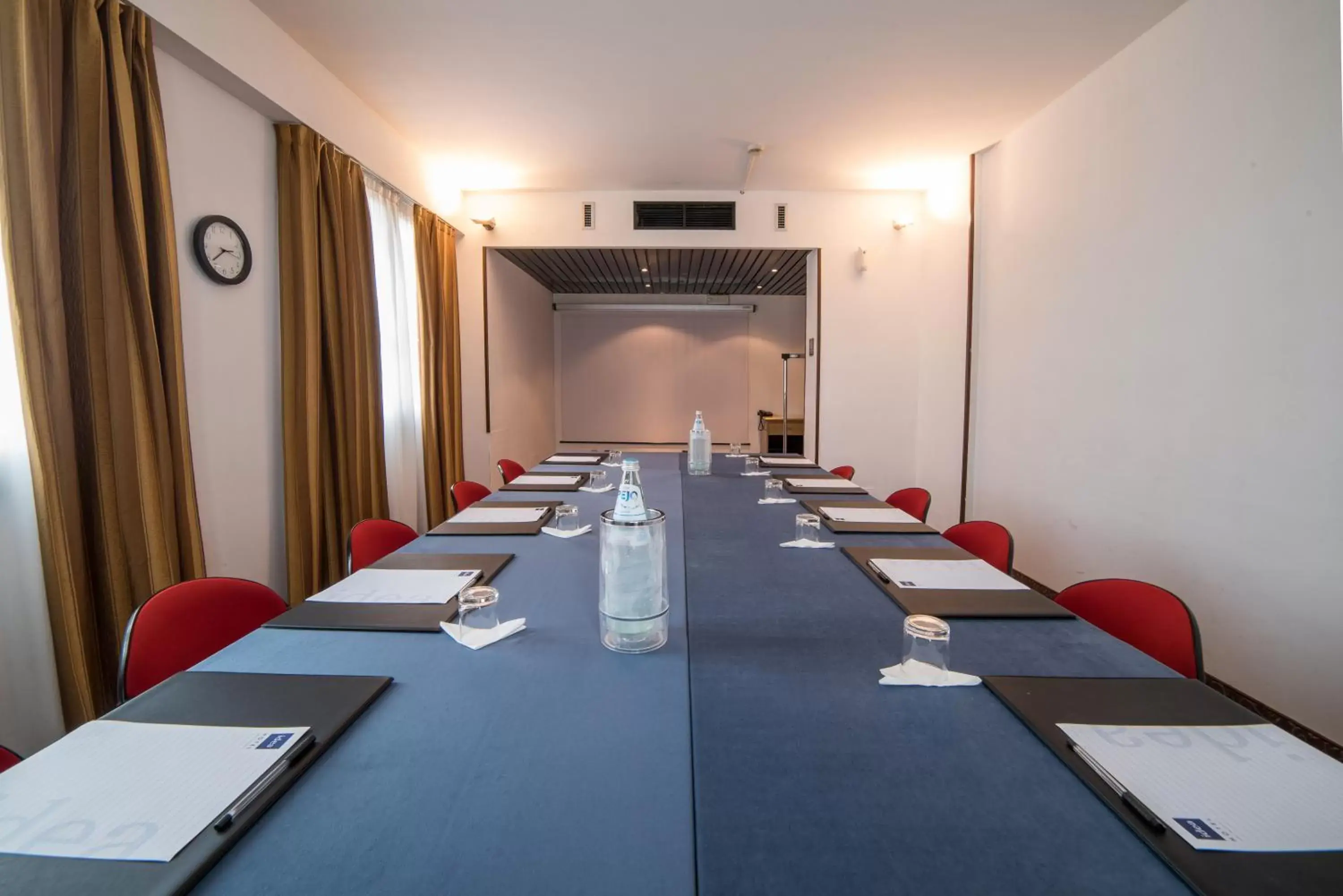 Meeting/conference room in Idea Hotel Piacenza